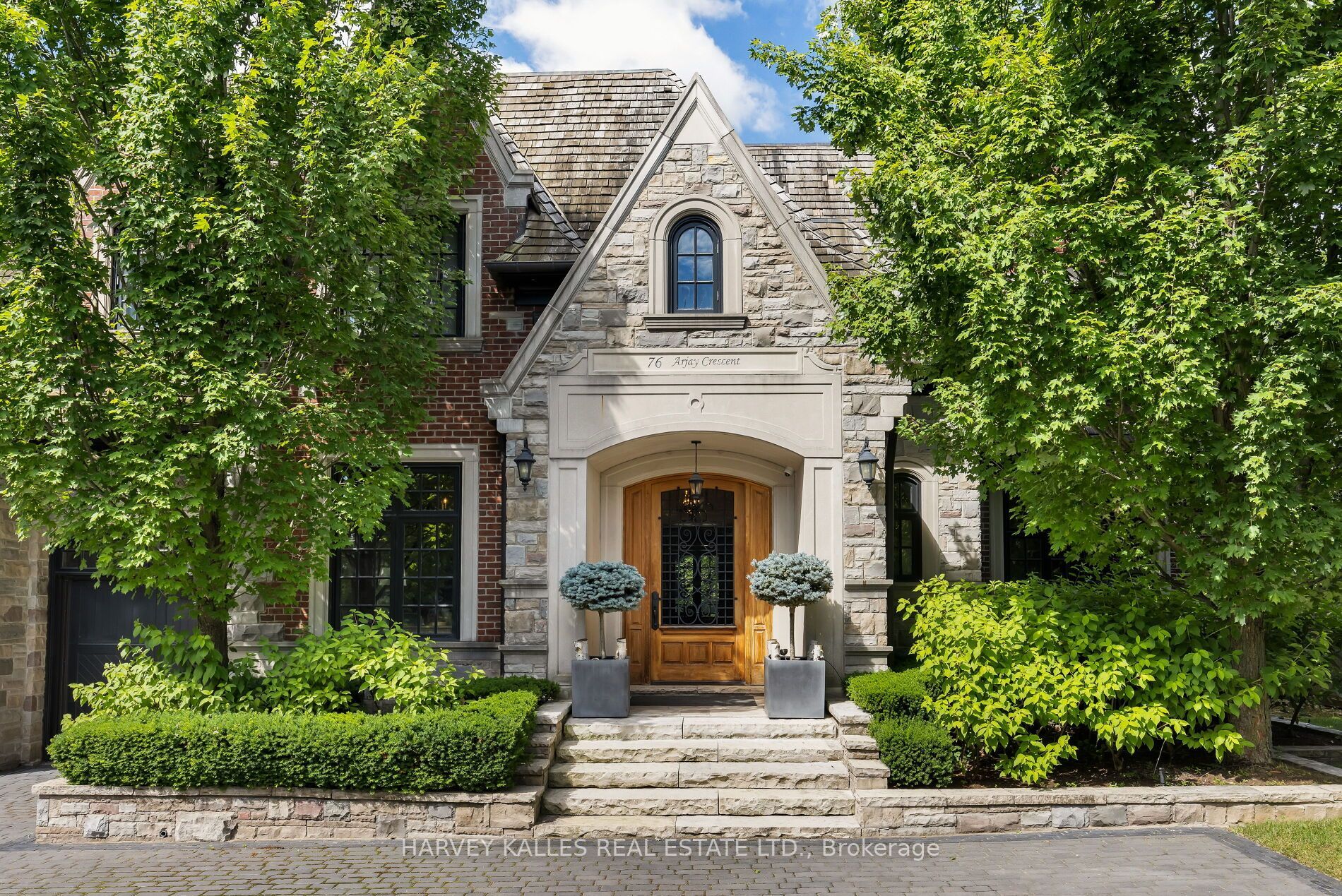 76 Arjay Crescent
