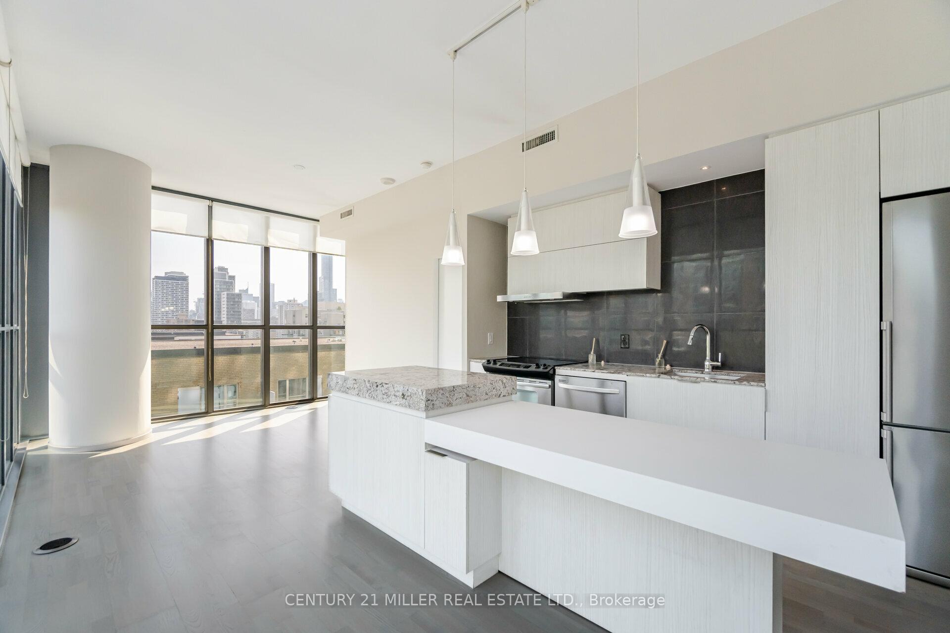 2 Bedrooms Condo at 101 Charles, Toronto For sale