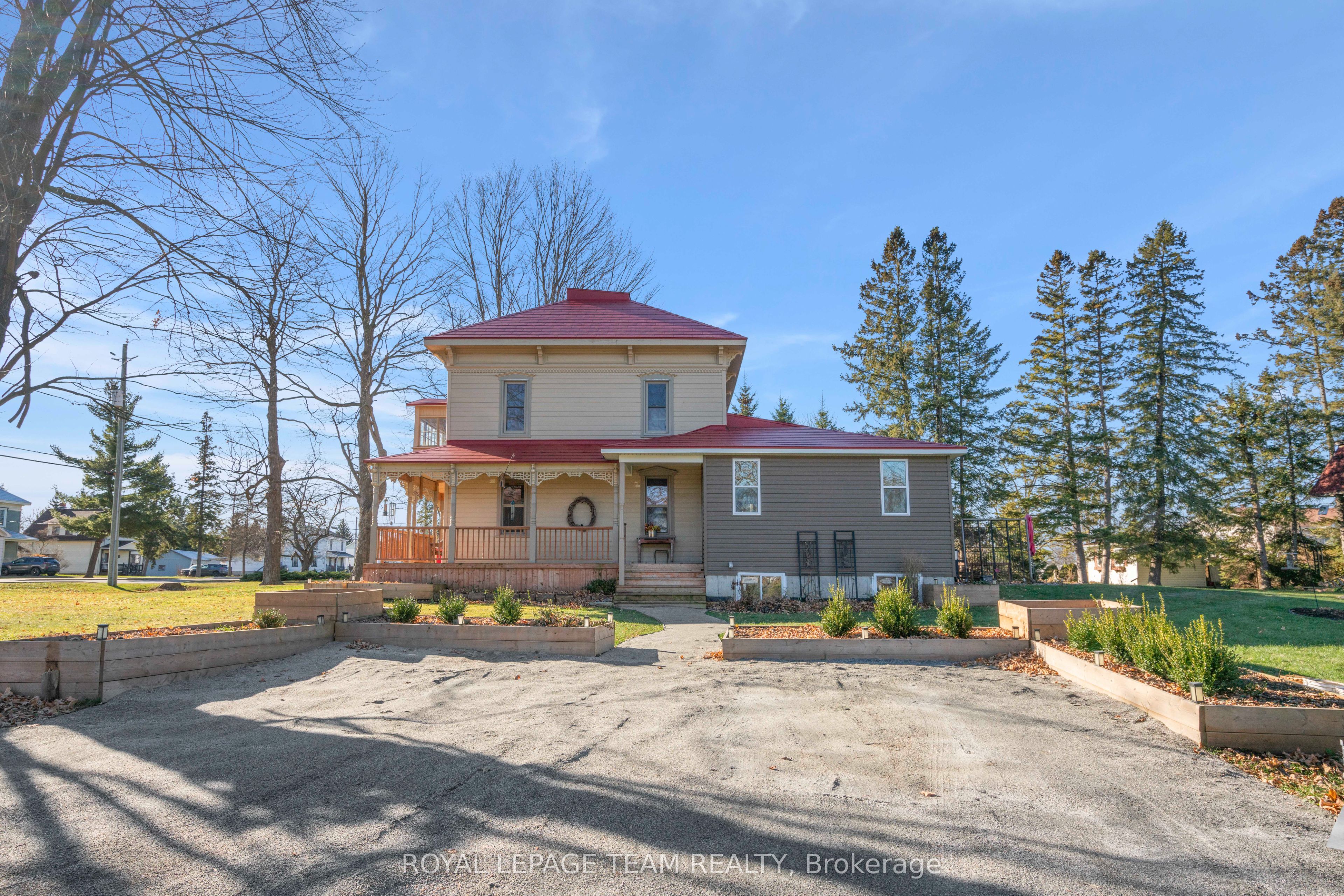 77 Queen Street W