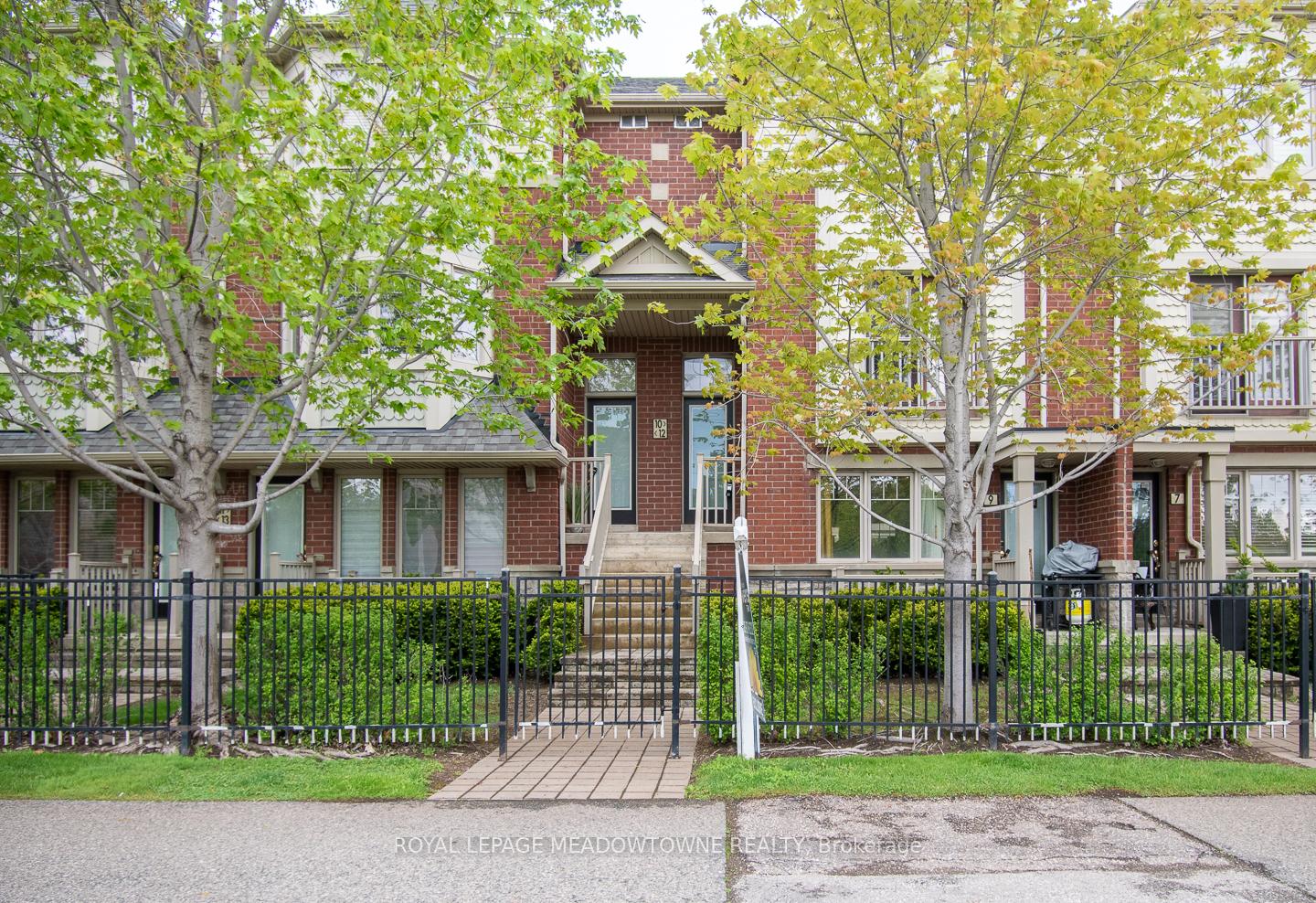 4 Bedrooms Condo at 3355 Thomas, Mississauga For sale