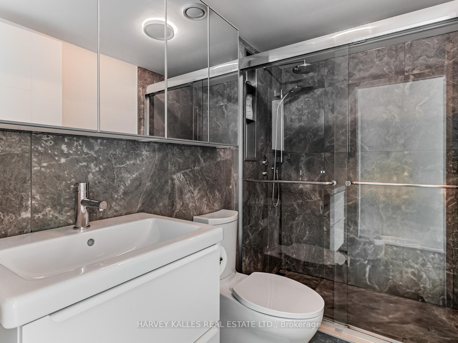 381 Front Street W 1810