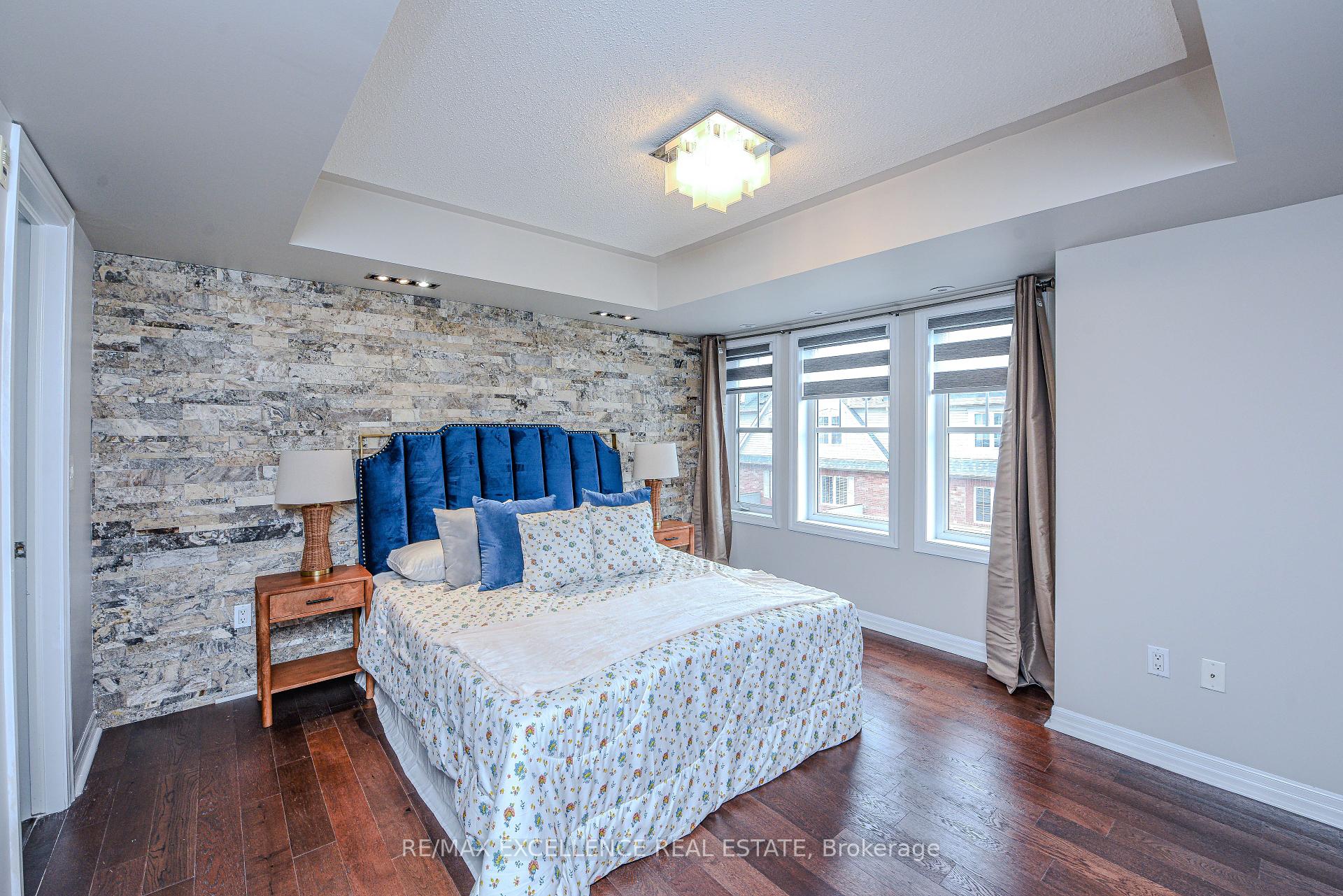 3 Bedrooms Condo at 599 Dundas, Mississauga For sale