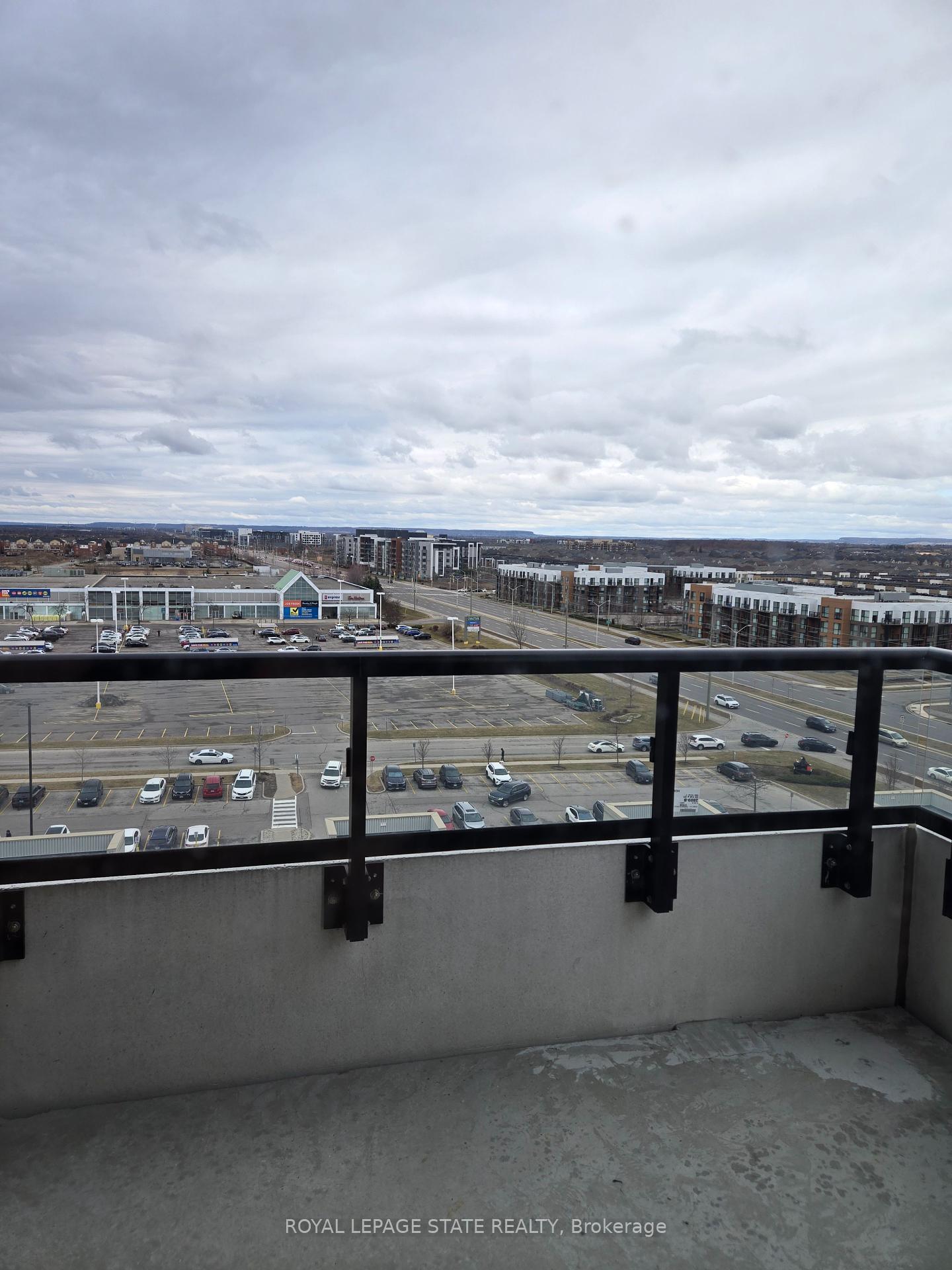 2 Bedrooms Condo at 2481 Taunton, Oakville For sale