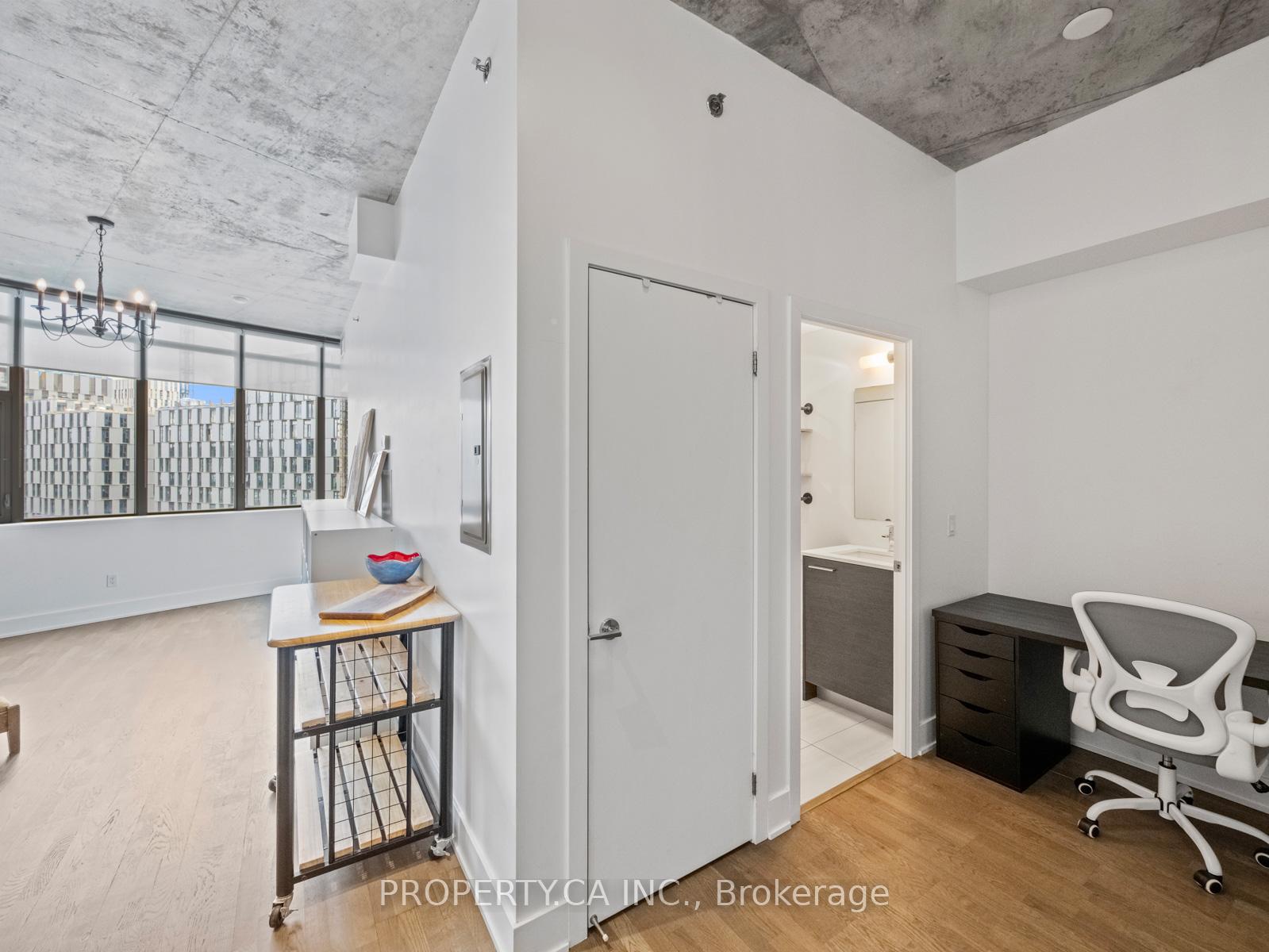 2 Bedrooms Condo at 90 Trinity,  Toronto For sale