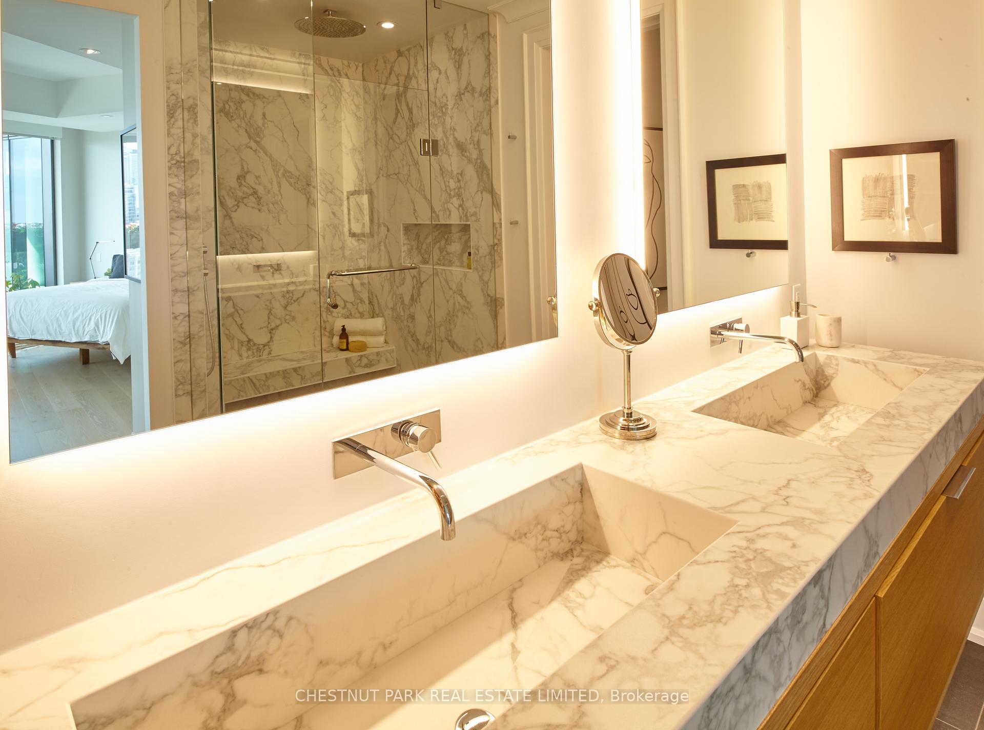 2 Bedrooms Condo at 77 Charles, Toronto For sale