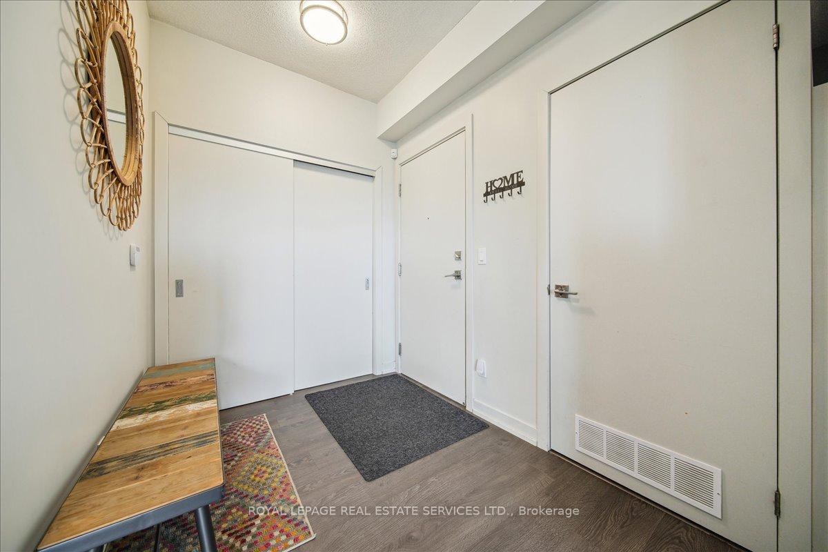 2 Bedrooms Condo at 2081 Fairview, Burlington For sale
