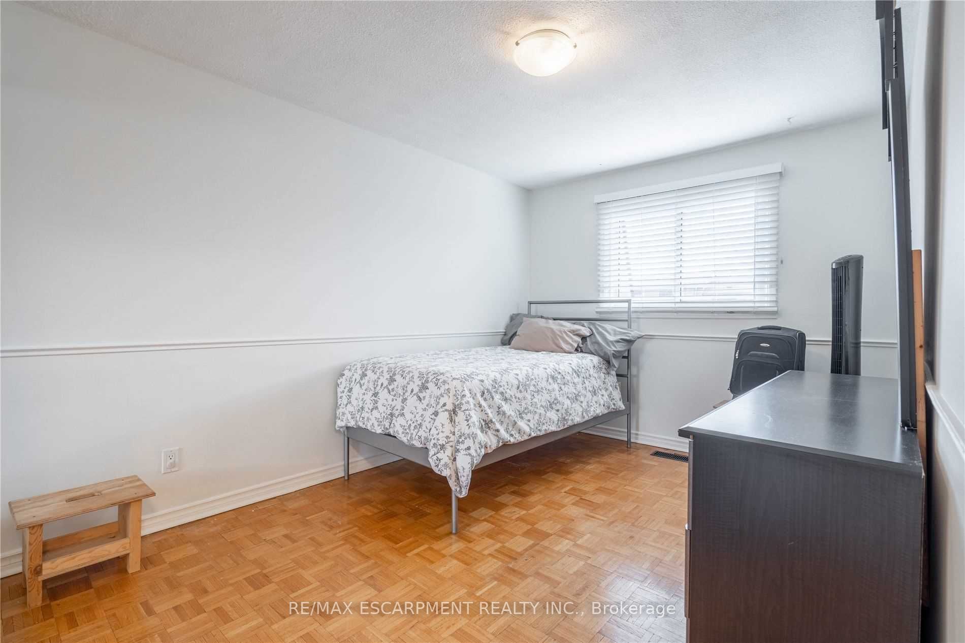3 Bedrooms Condo at 500 Stone Church,  Hamilton For sale