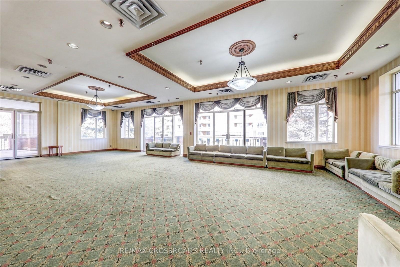 2 Bedrooms Condo at 400 Mclevin, Toronto For sale