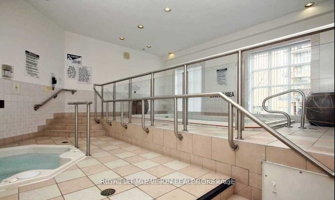 11 Thorncliffe Park Drive, #802