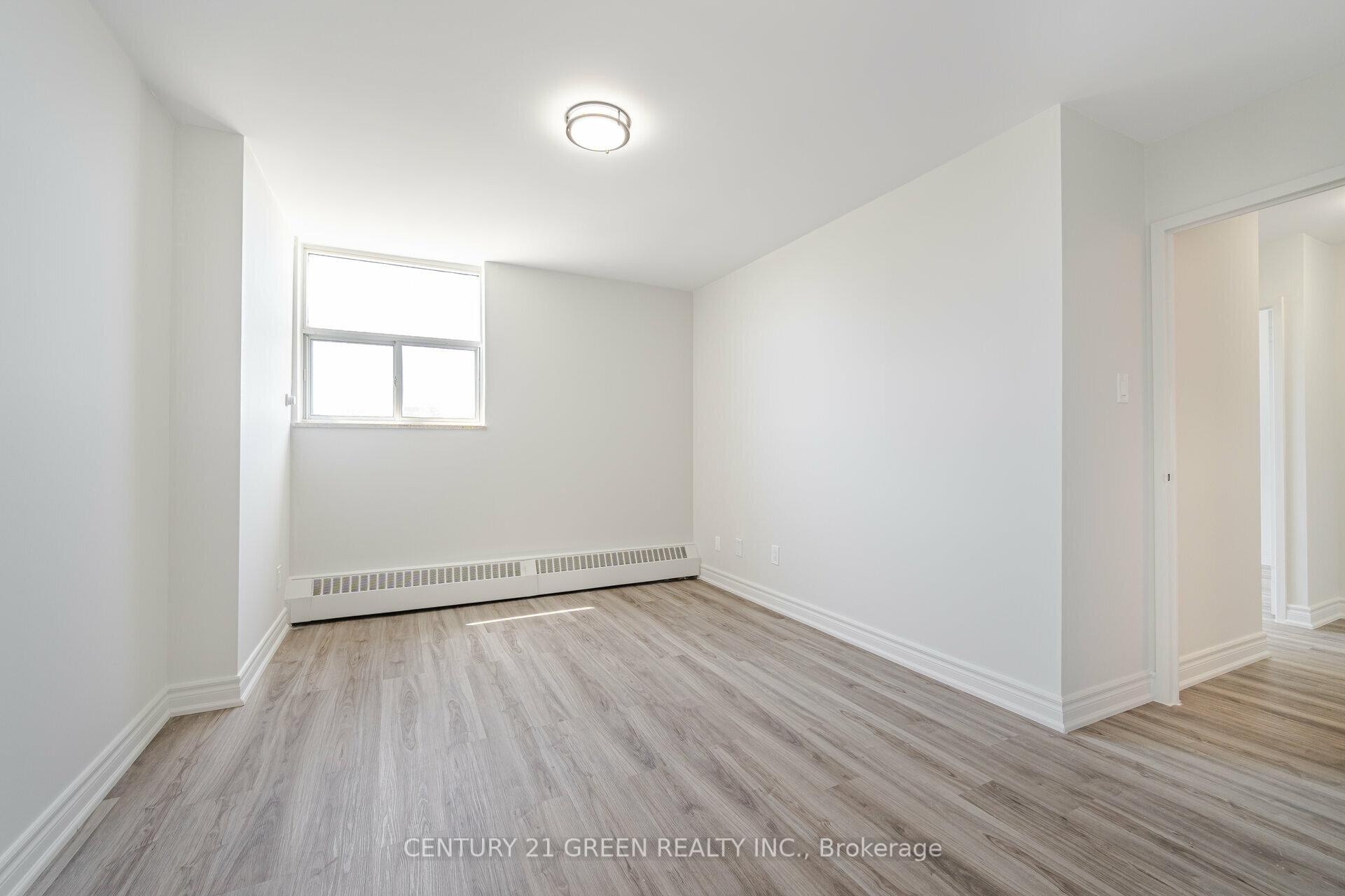 4 Bedrooms Condo at 5 Parkway Forest,  Toronto For sale