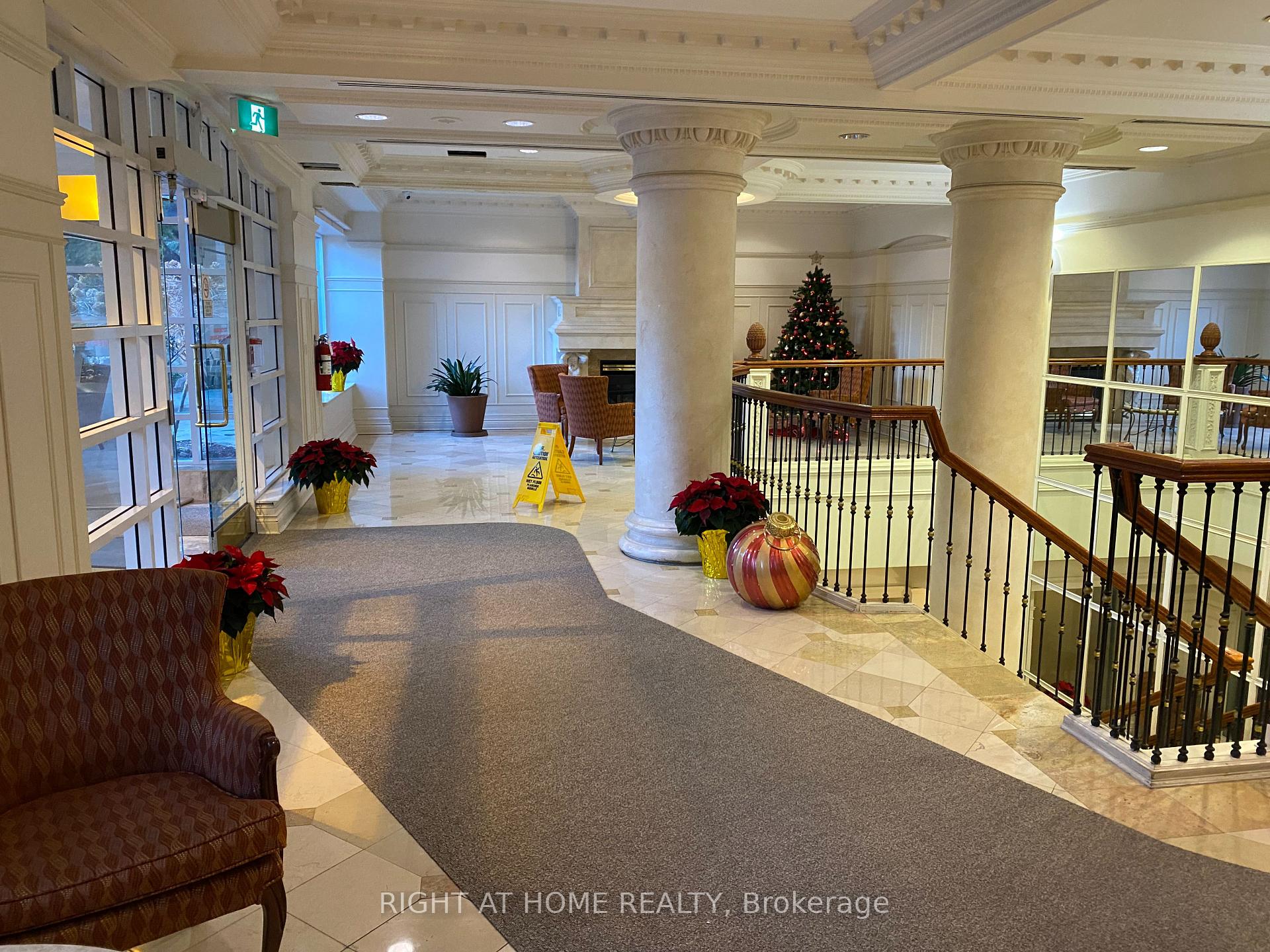 3 Bedrooms Condo at 18 Sommerset,  Toronto For sale