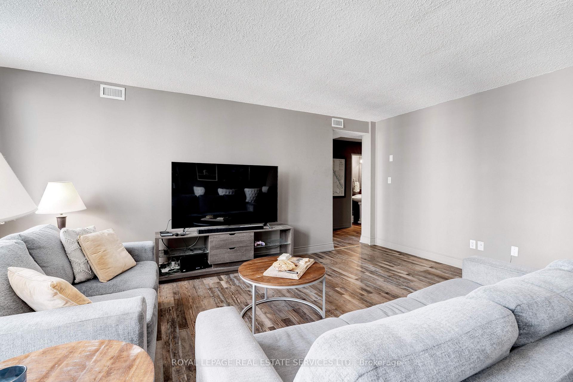 2 Bedrooms Condo at 120 Duke,  Hamilton For sale