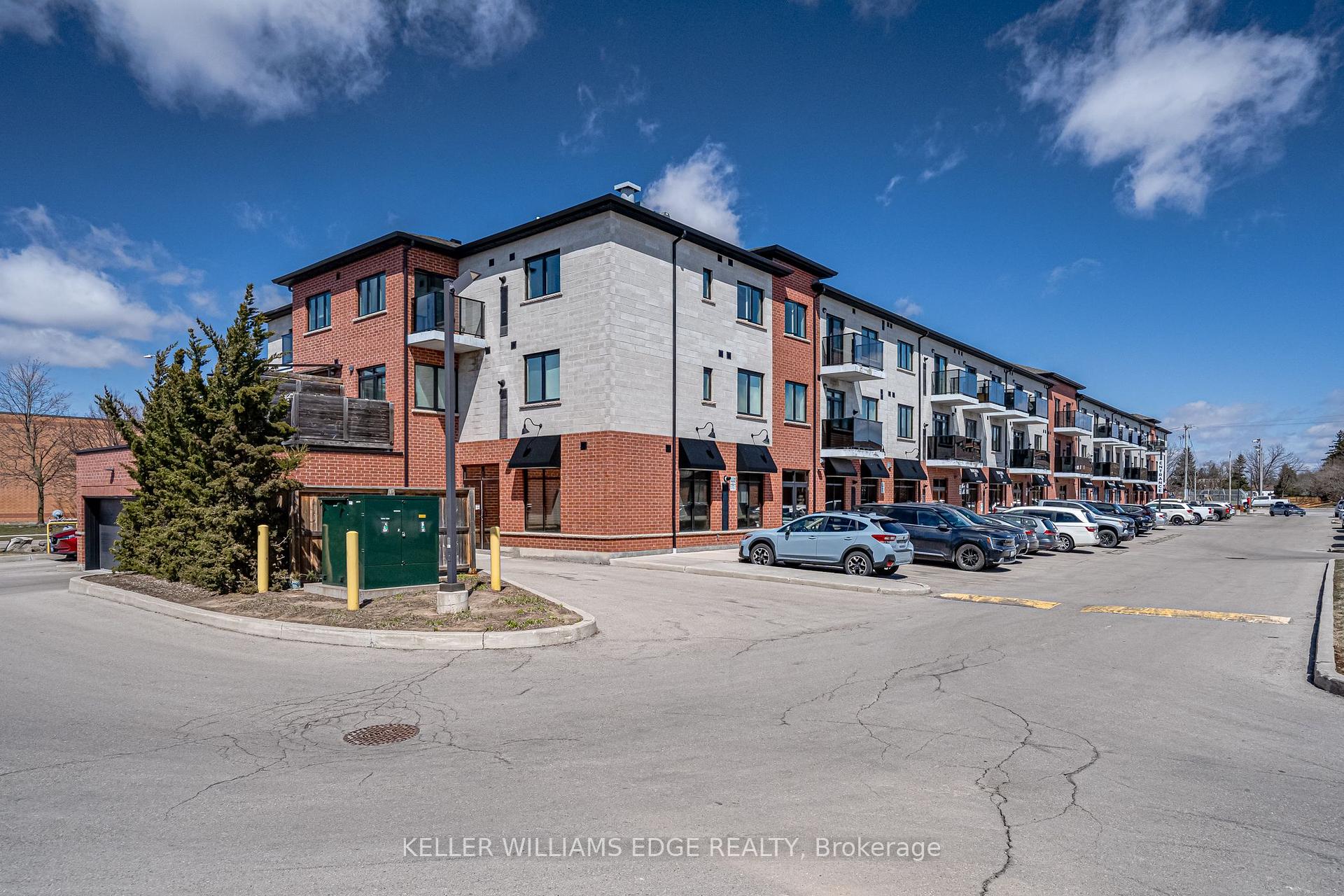 2 Bedrooms Condo at 170 Rockhaven,  Hamilton For sale
