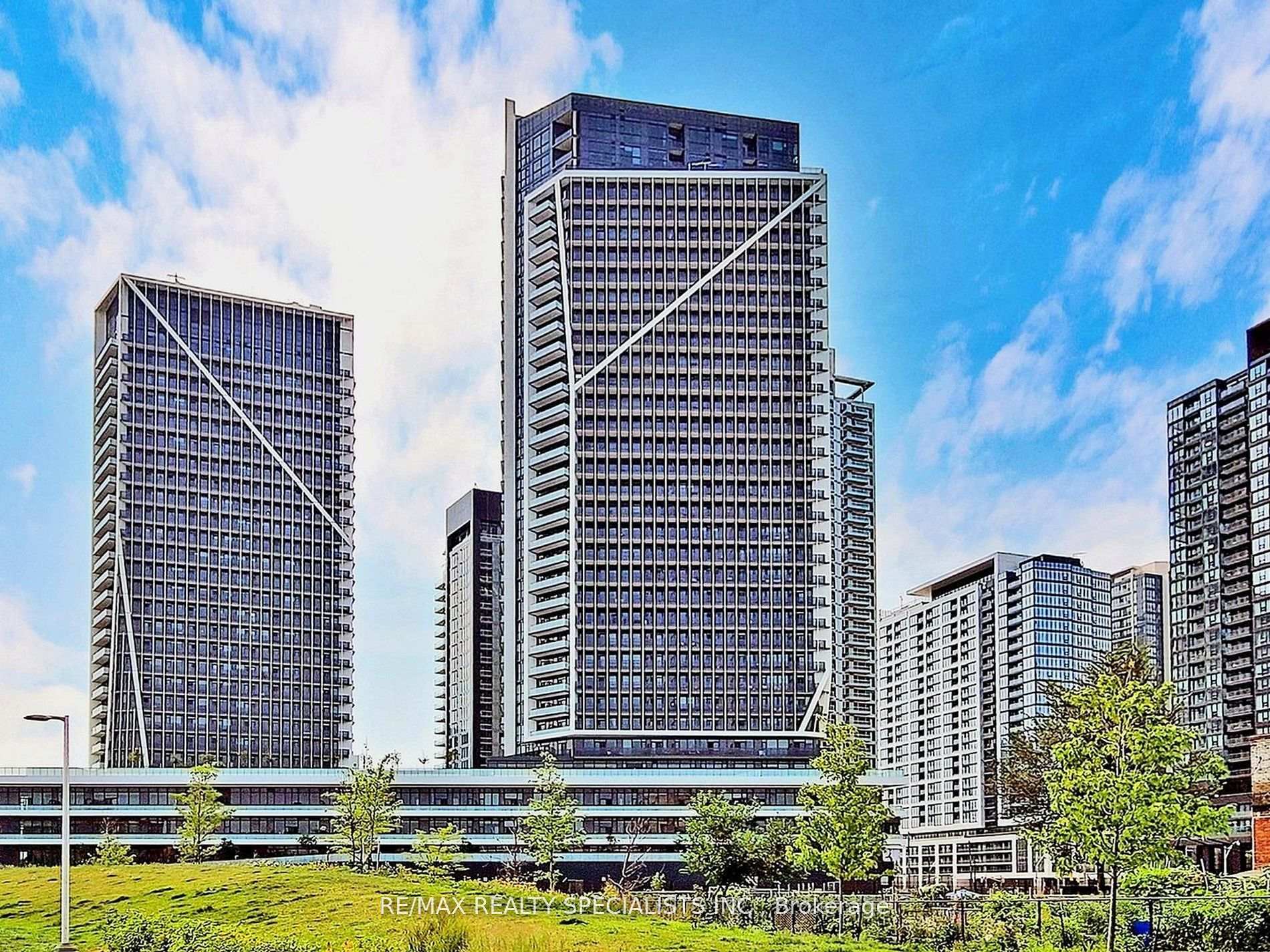 2 Bedrooms Condo at 50 Ordnance, Toronto For sale