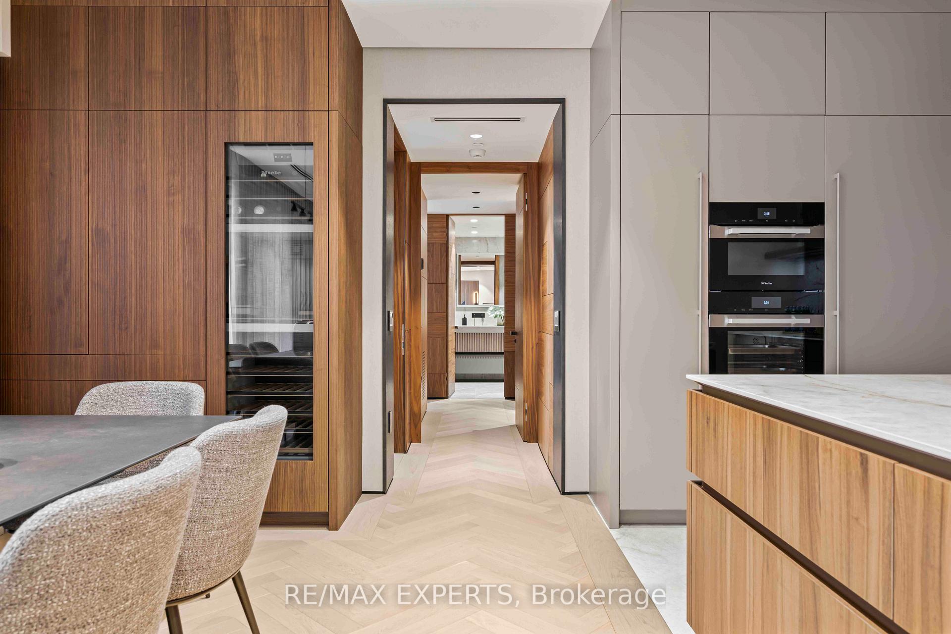 4 Bedrooms Condo at 1700 Avenue, Toronto For sale