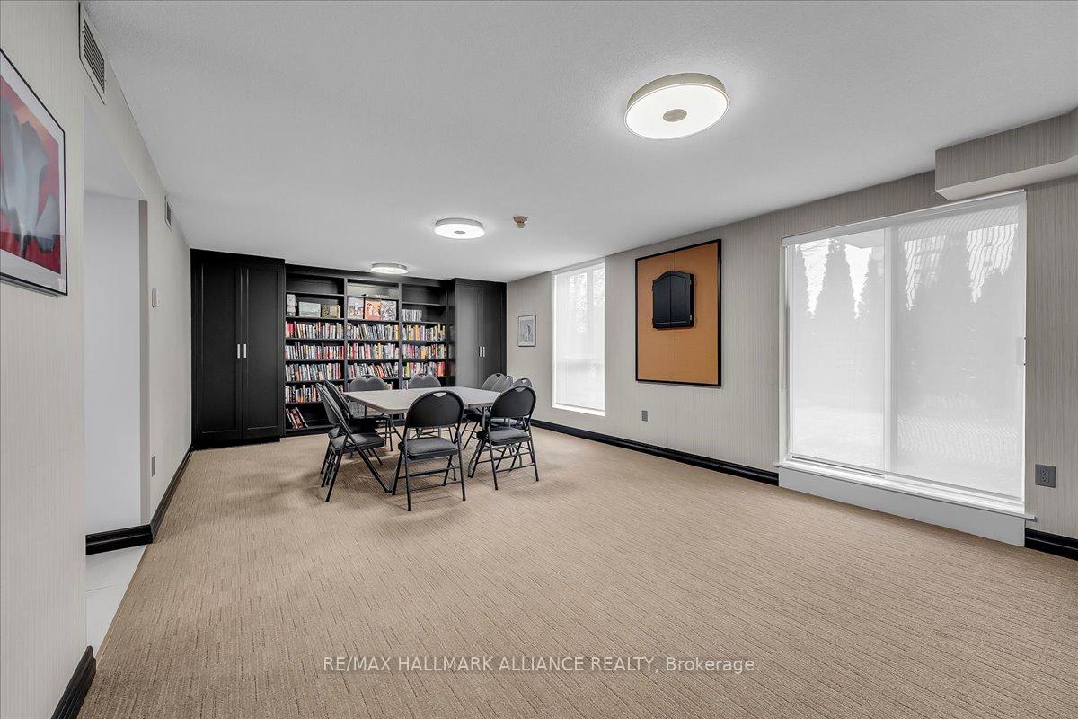 2 Bedrooms Condo at 1071 QUEENS, Oakville For sale