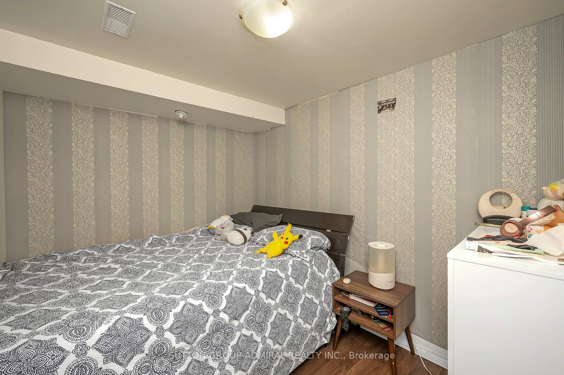 4 Bedrooms Condo at 6 Atessa,  Hamilton For sale