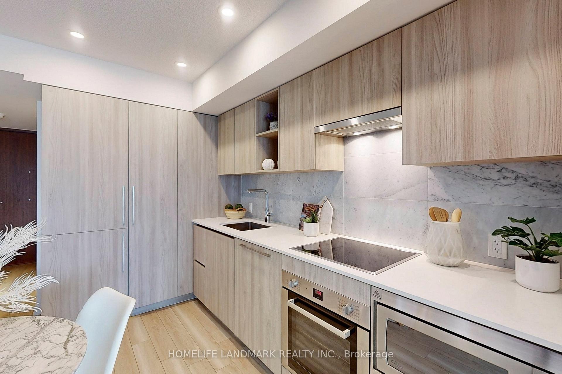 2 Bedrooms Condo at 17 Bathurst, Toronto For sale