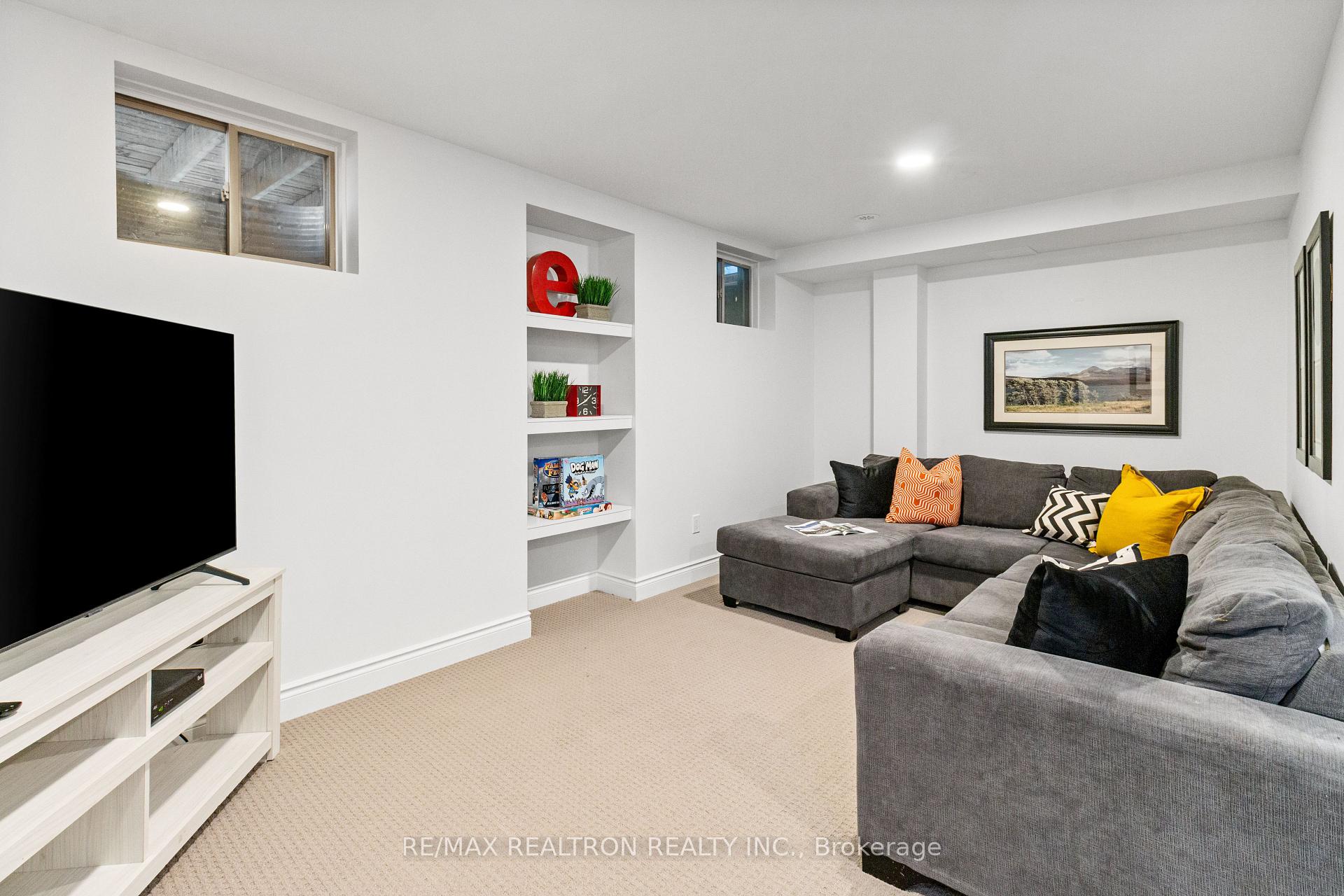 4 Bedrooms Condo at 1331 Major Mackenzie, Vaughan For sale