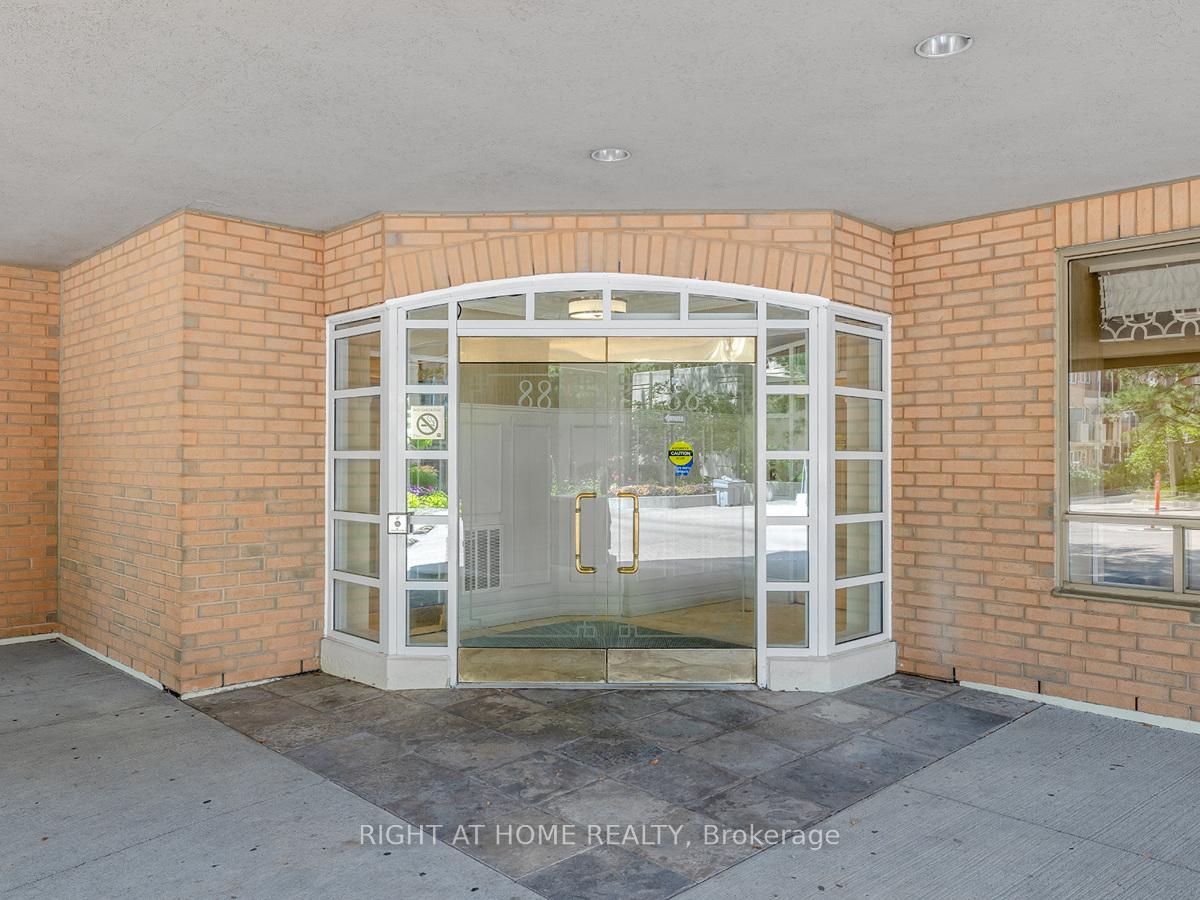 3 Bedrooms Condo at 88 Grandview,  Toronto For sale