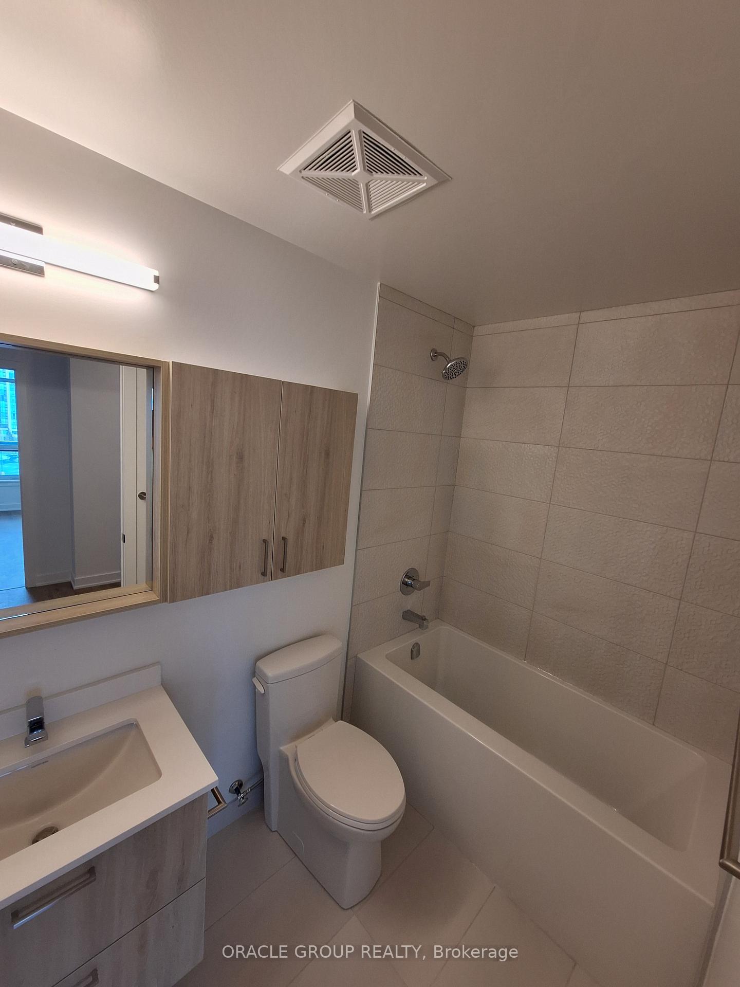2 Bedrooms Condo at 30 Upper Mall,  Vaughan For sale
