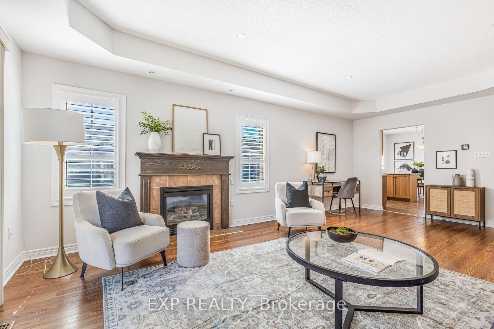2 Bedrooms Condo at 34 Southbrook, Hamilton For sale