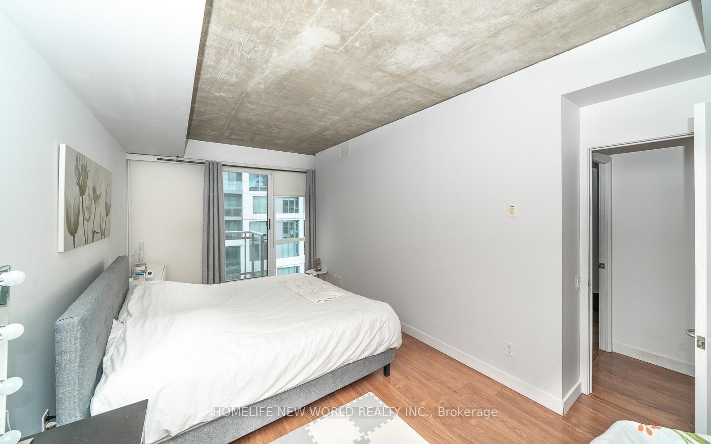 3 Bedrooms Condo at 38 Niagara,  Toronto For sale