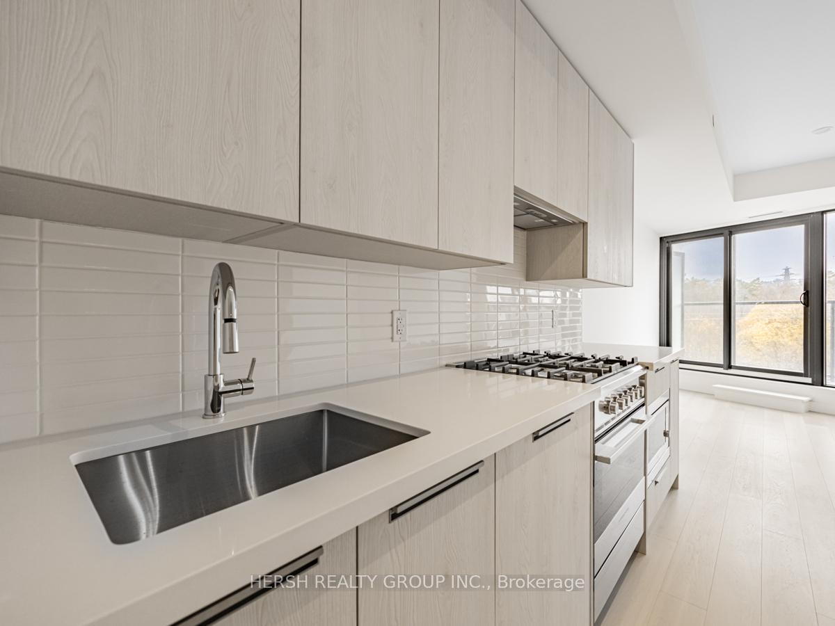 2 Bedrooms Condo at 160 Kingsway,  Toronto For sale
