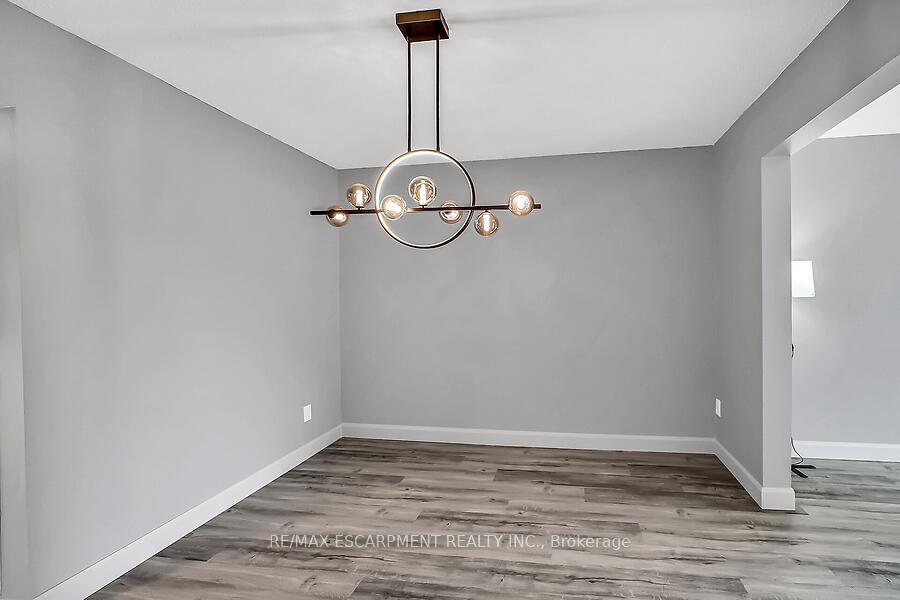 3 Bedrooms Condo at 1115 Paramount, Hamilton For sale