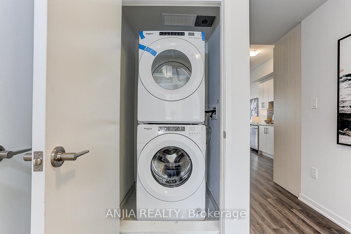2 Bedrooms Condo at 5 William Jackson, Toronto For sale