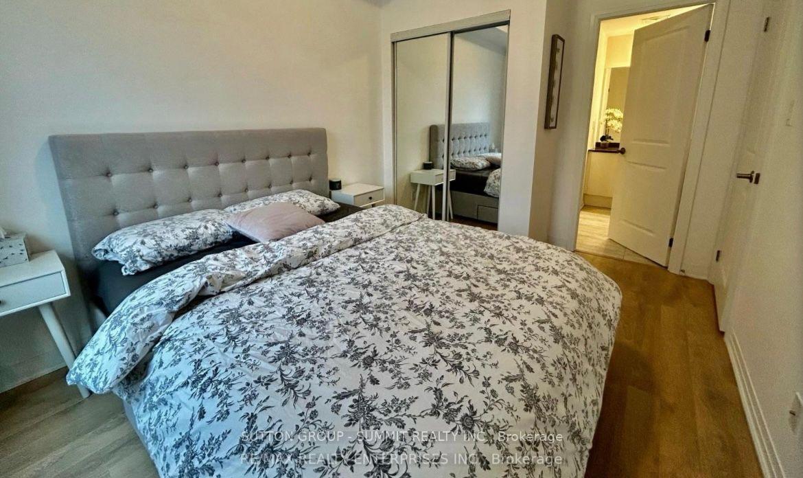 2 Bedrooms Condo at 650 Atwater,  Mississauga For sale