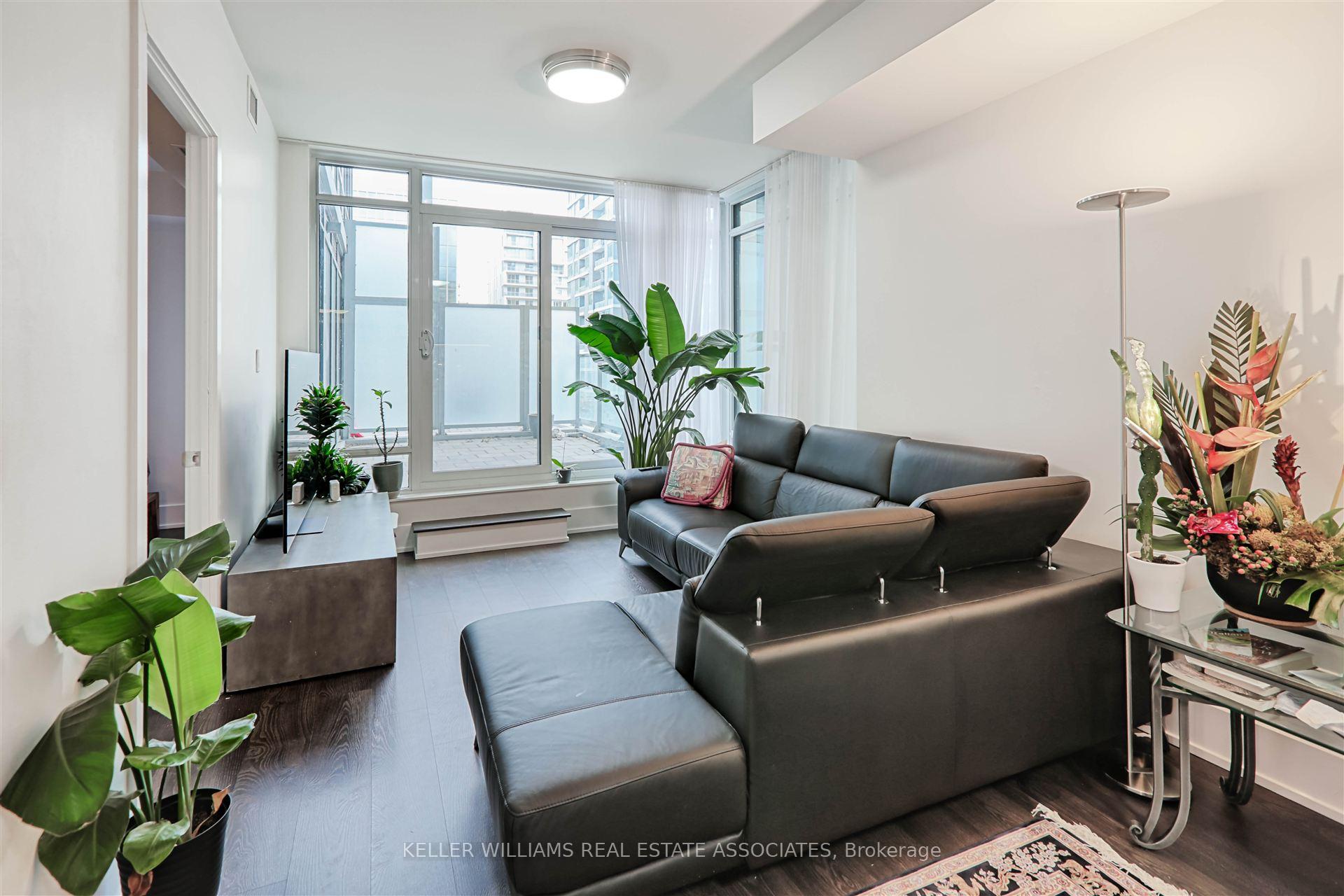2 Bedrooms Condo at 15 Merchants’ Wharf, Toronto For sale