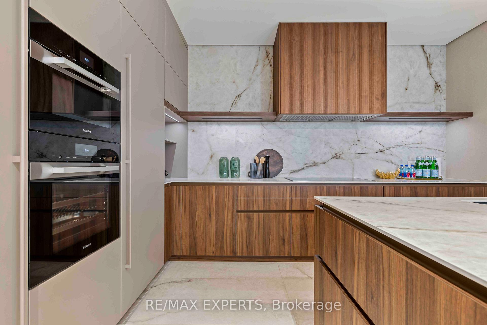 4 Bedrooms Condo at 1700 Avenue, Toronto For sale