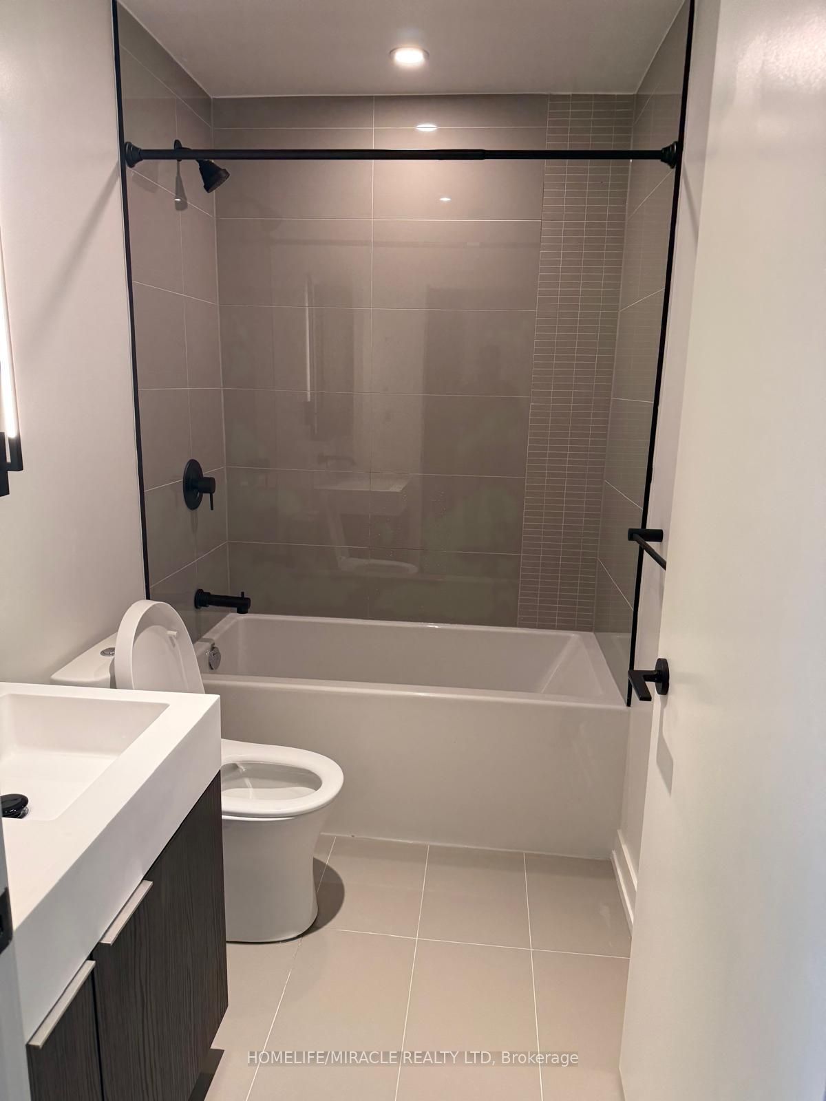 127 Broadway Avenue, #1805