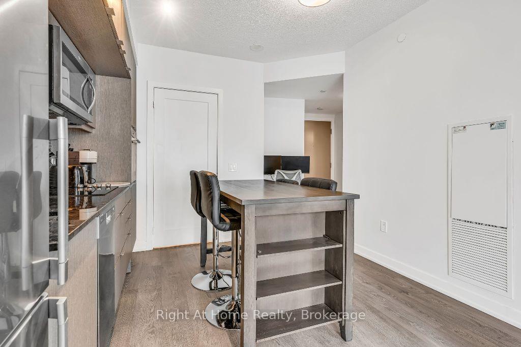1 Bedroom Condo at 10 York,  Toronto For sale