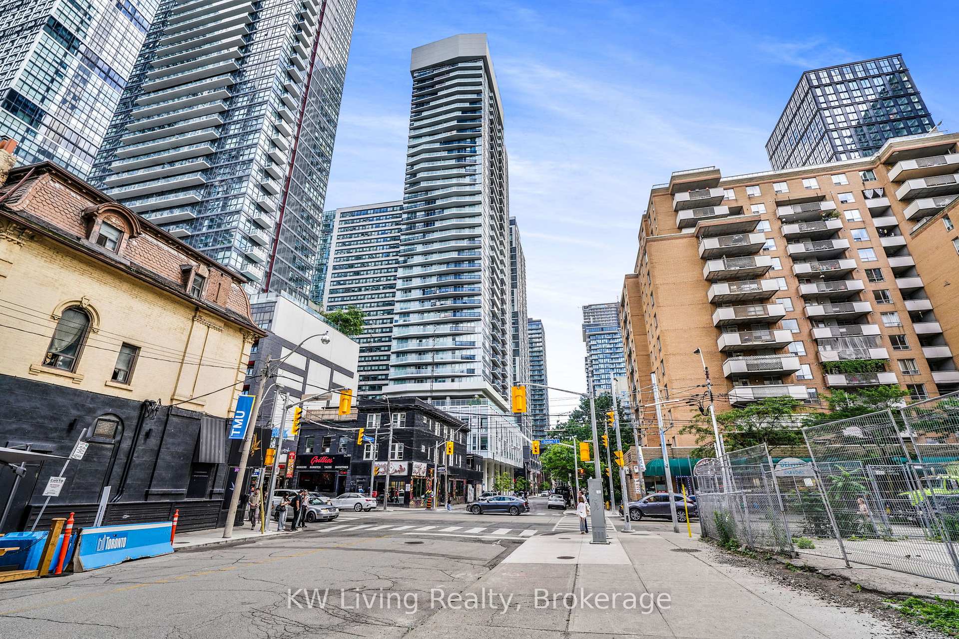 2 Bedrooms Condo at 77 Mutual,  Toronto For sale