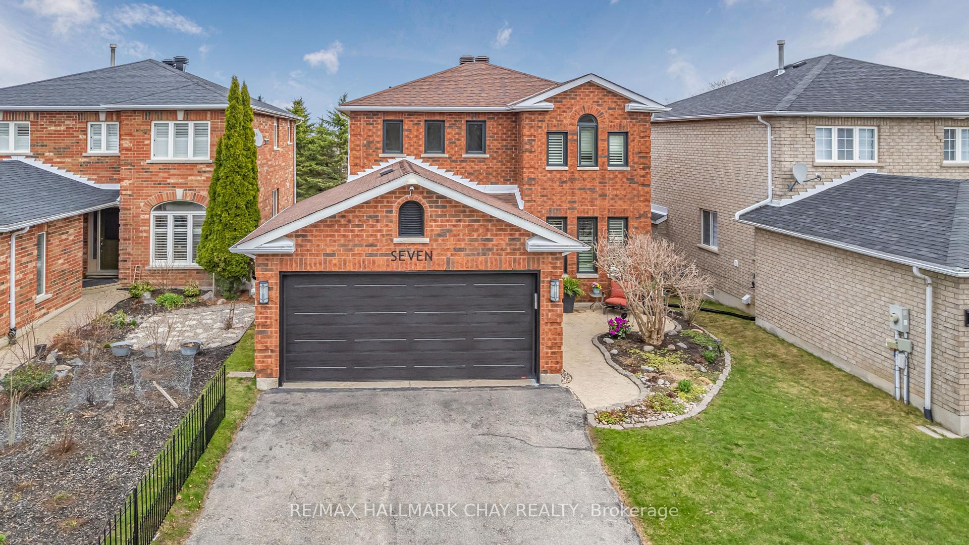 7 Ryan Court, Barrie, ON L4M 6N7