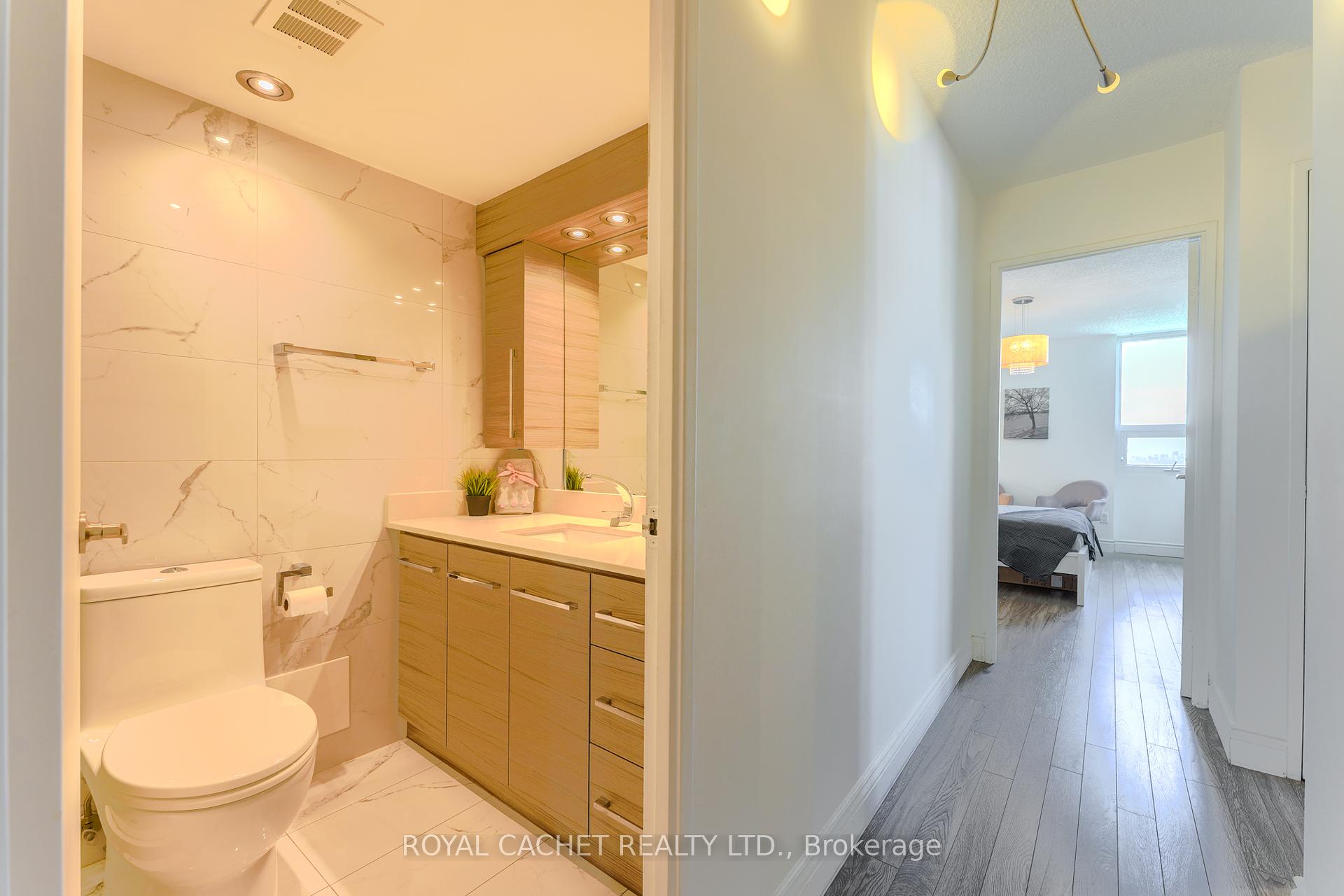 3 Bedrooms Condo at 75 Graydon Hall, Toronto For sale