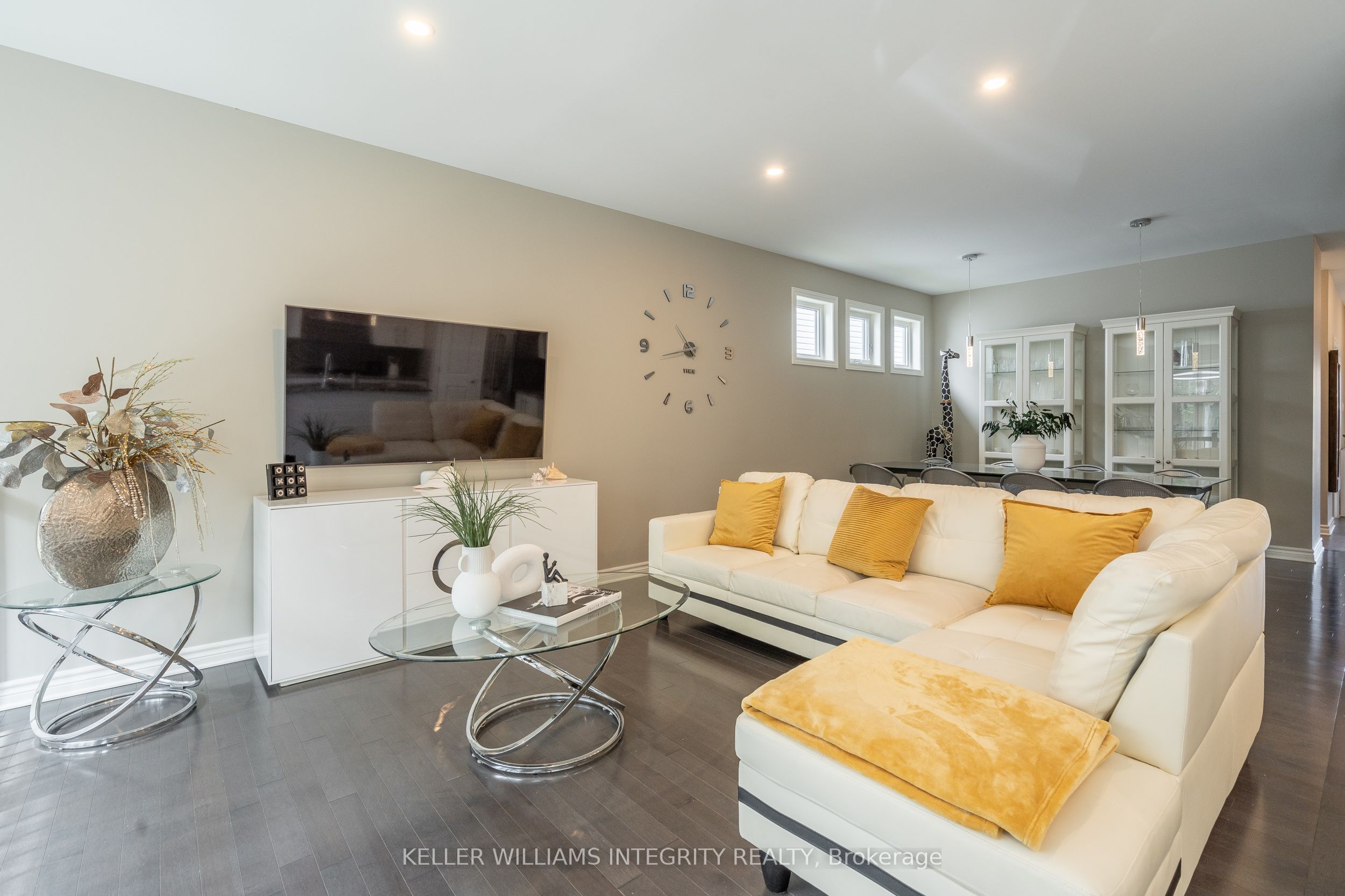 1126 Beckett Crescent