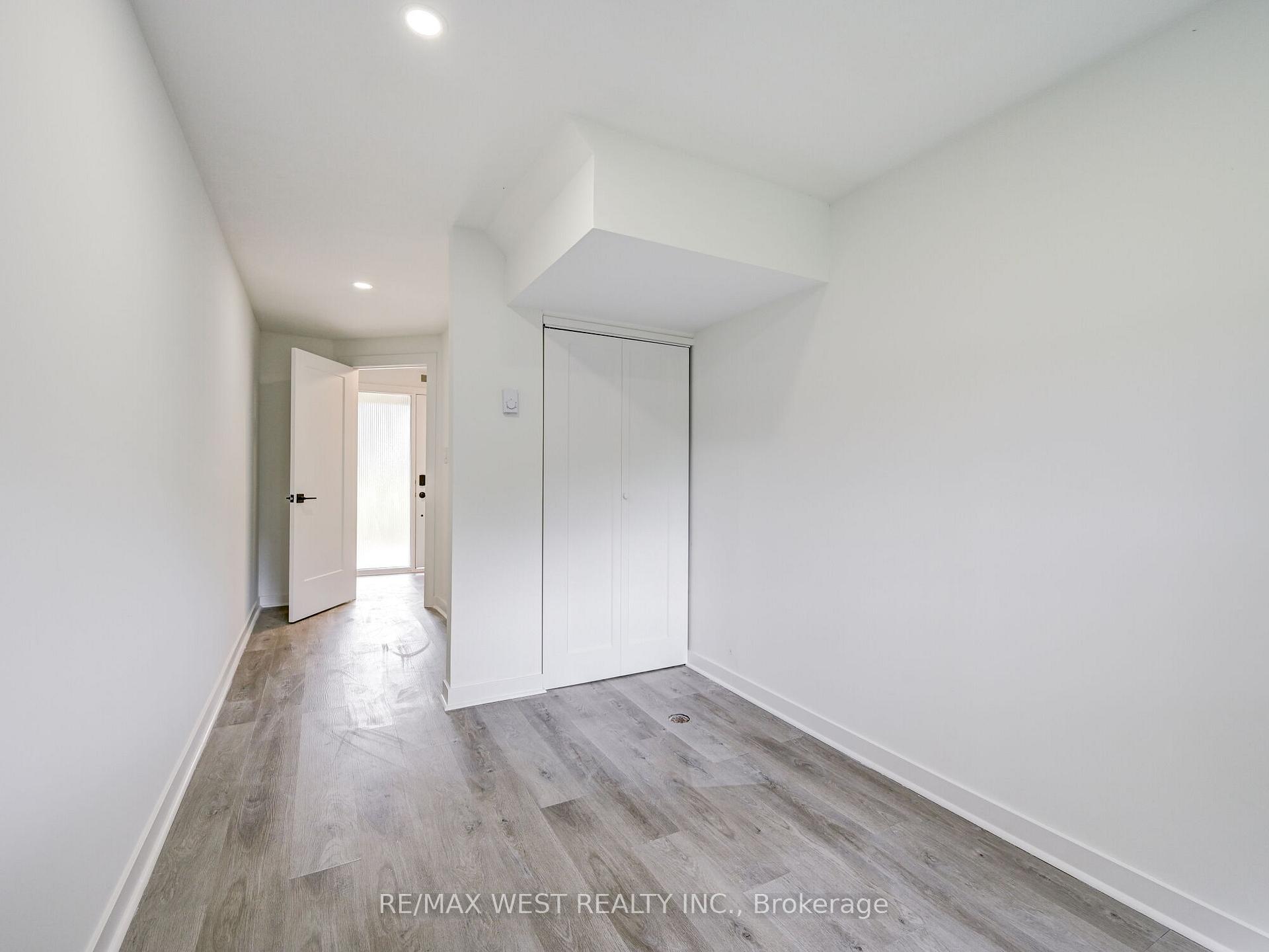 3 Bedrooms Condo at 22 Tandridge, Toronto For sale