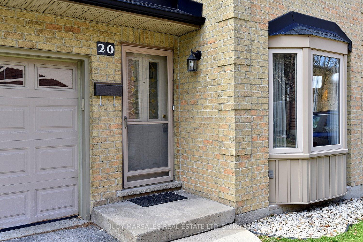 3 Bedrooms Condo at 644 Upper Paradise,  Hamilton For sale