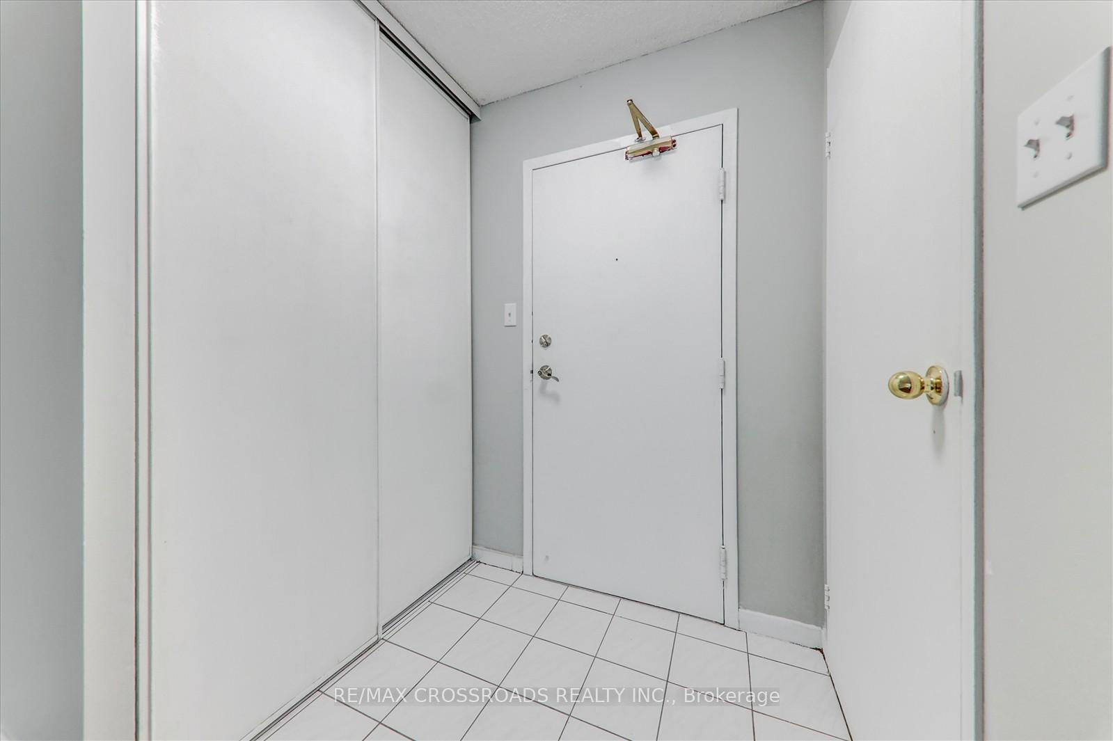 2 Bedrooms Condo at 1 Rowntree, Toronto For sale