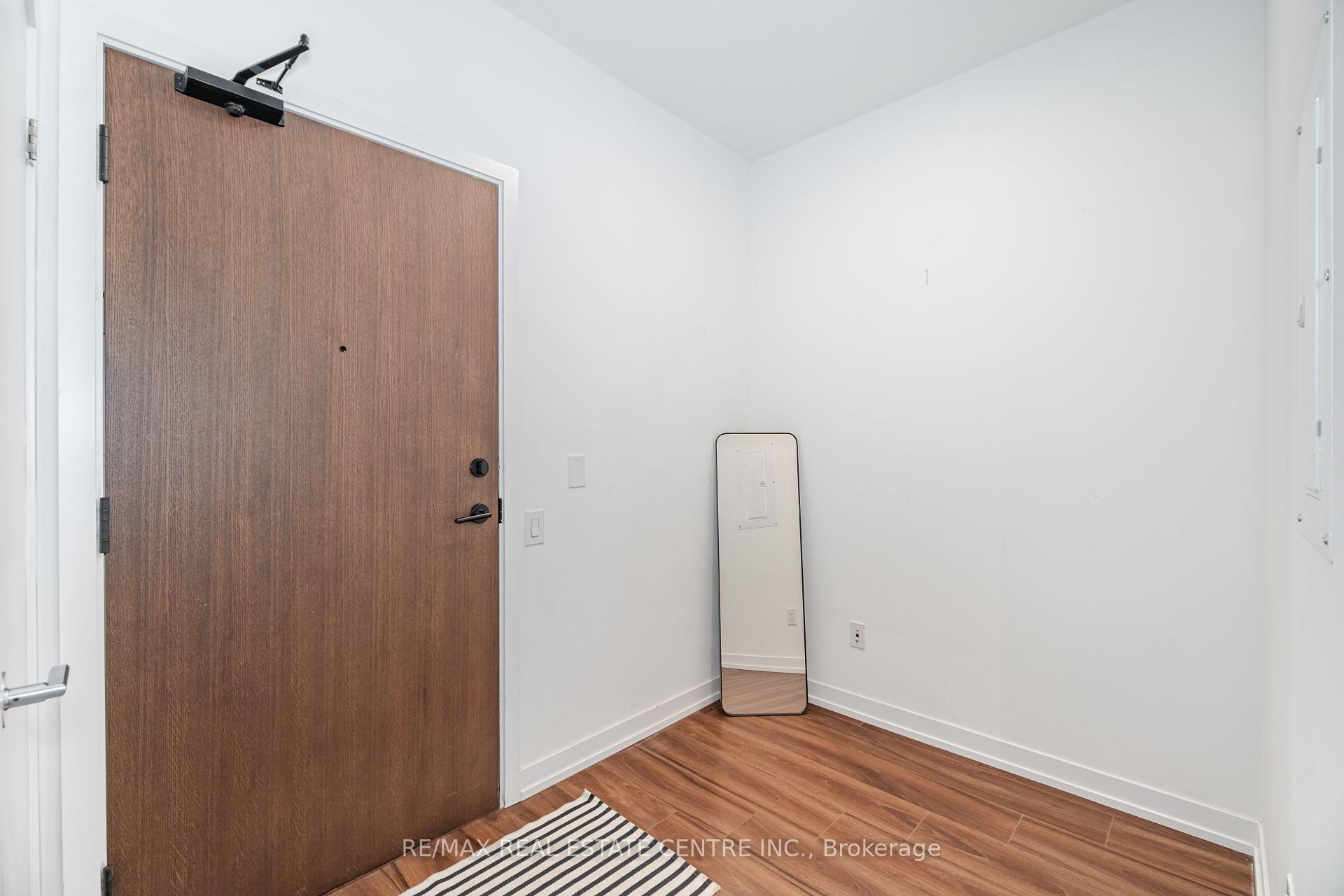 2 Bedrooms Condo at 4065 Confederation, Mississauga For sale