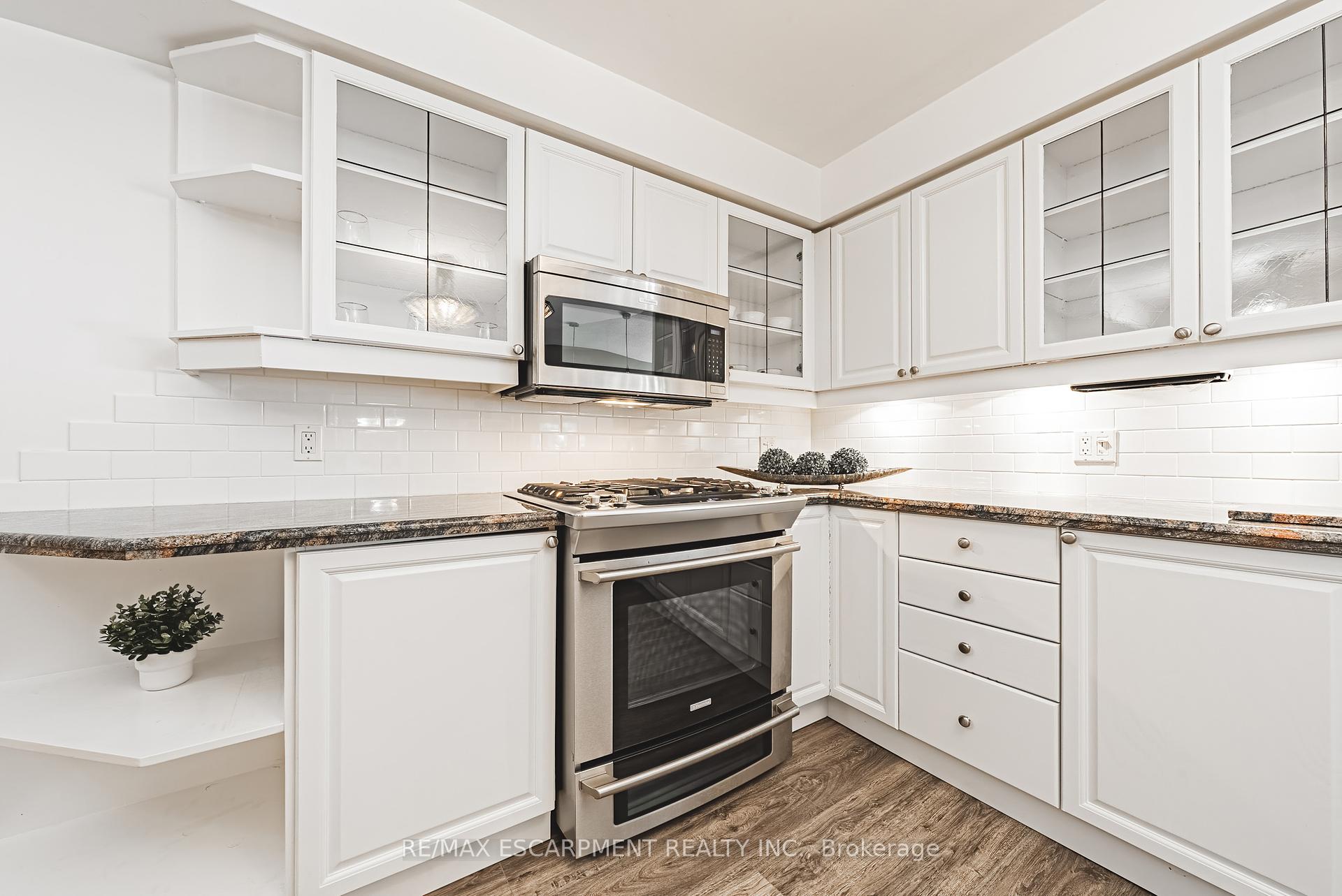 3 Bedrooms Condo at 3333 New,  Burlington For sale