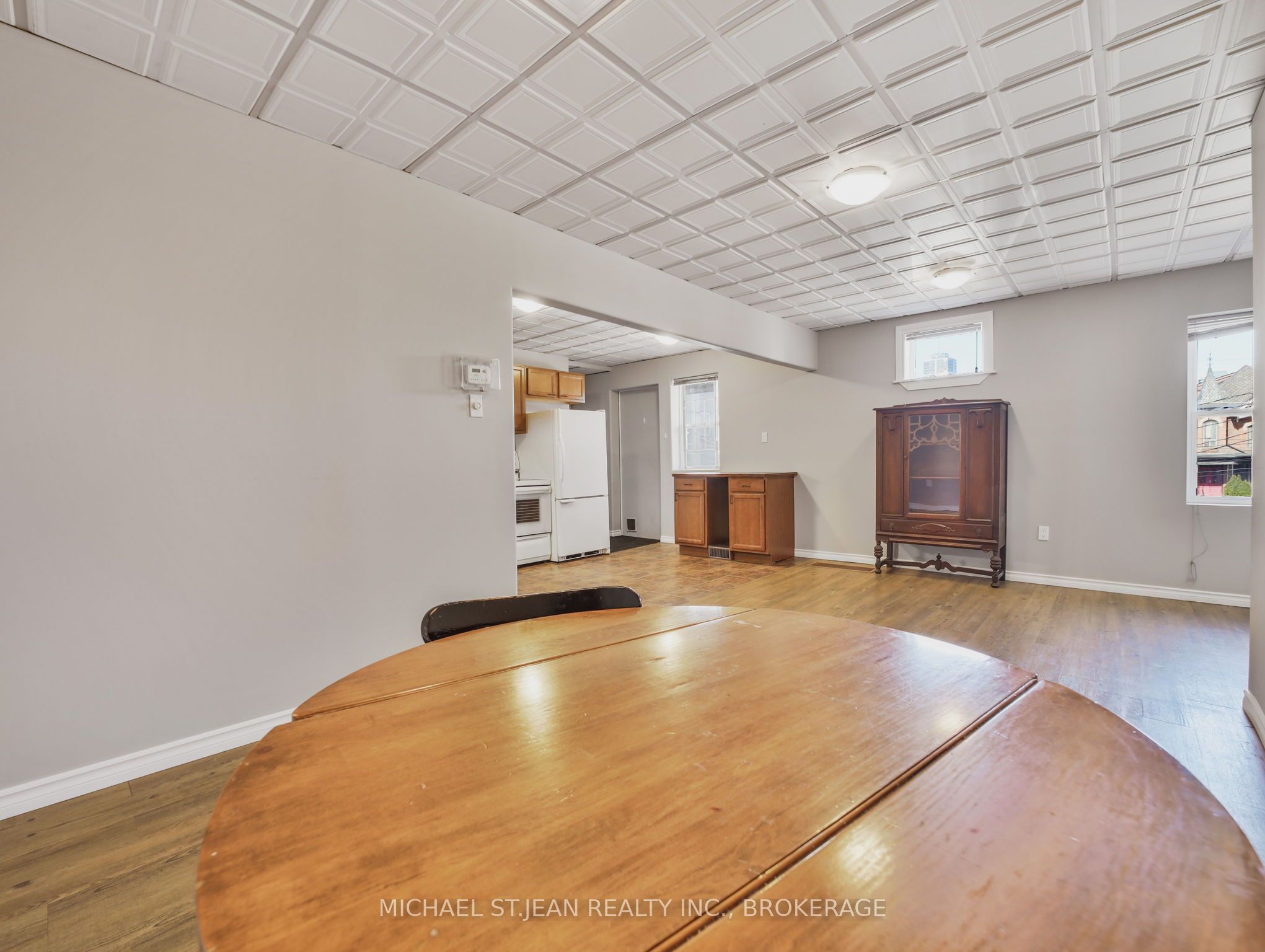 14 Victoria Avenue N