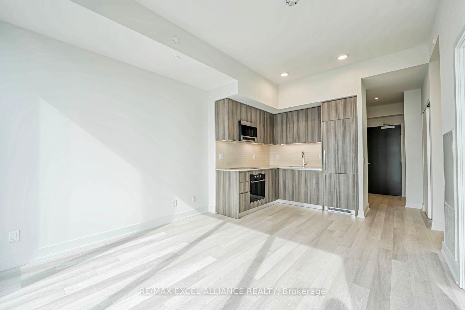2 Bedrooms Condo at 8 Cumberland, Toronto For sale