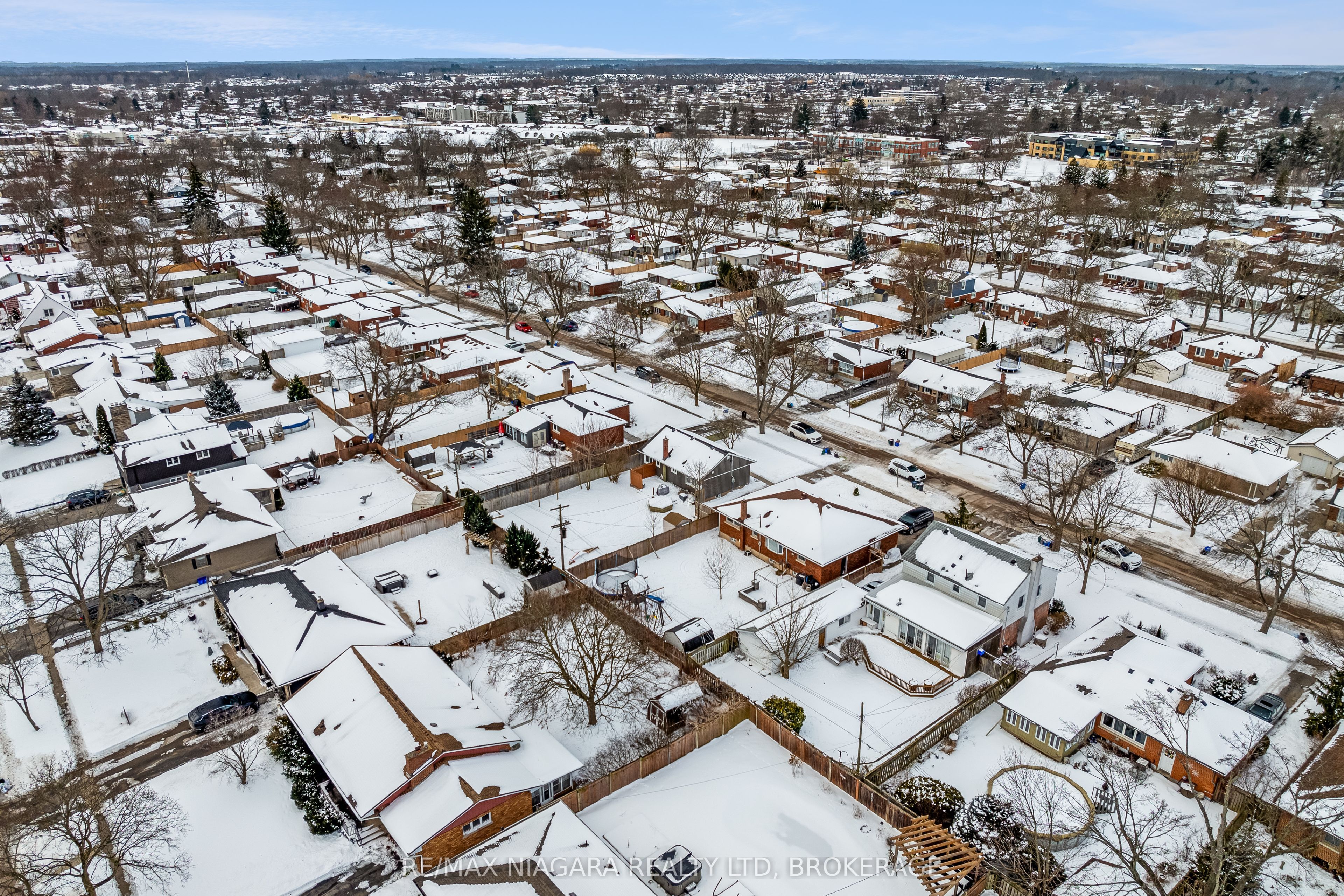 26 Woodcroft Crescent, Welland, ON L3C 2H7