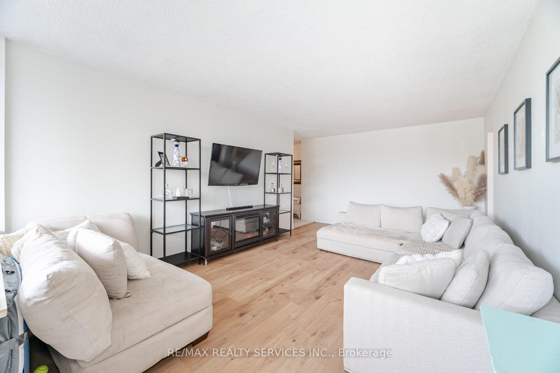 2 Bedrooms Condo at 420 Mill,  Toronto For sale