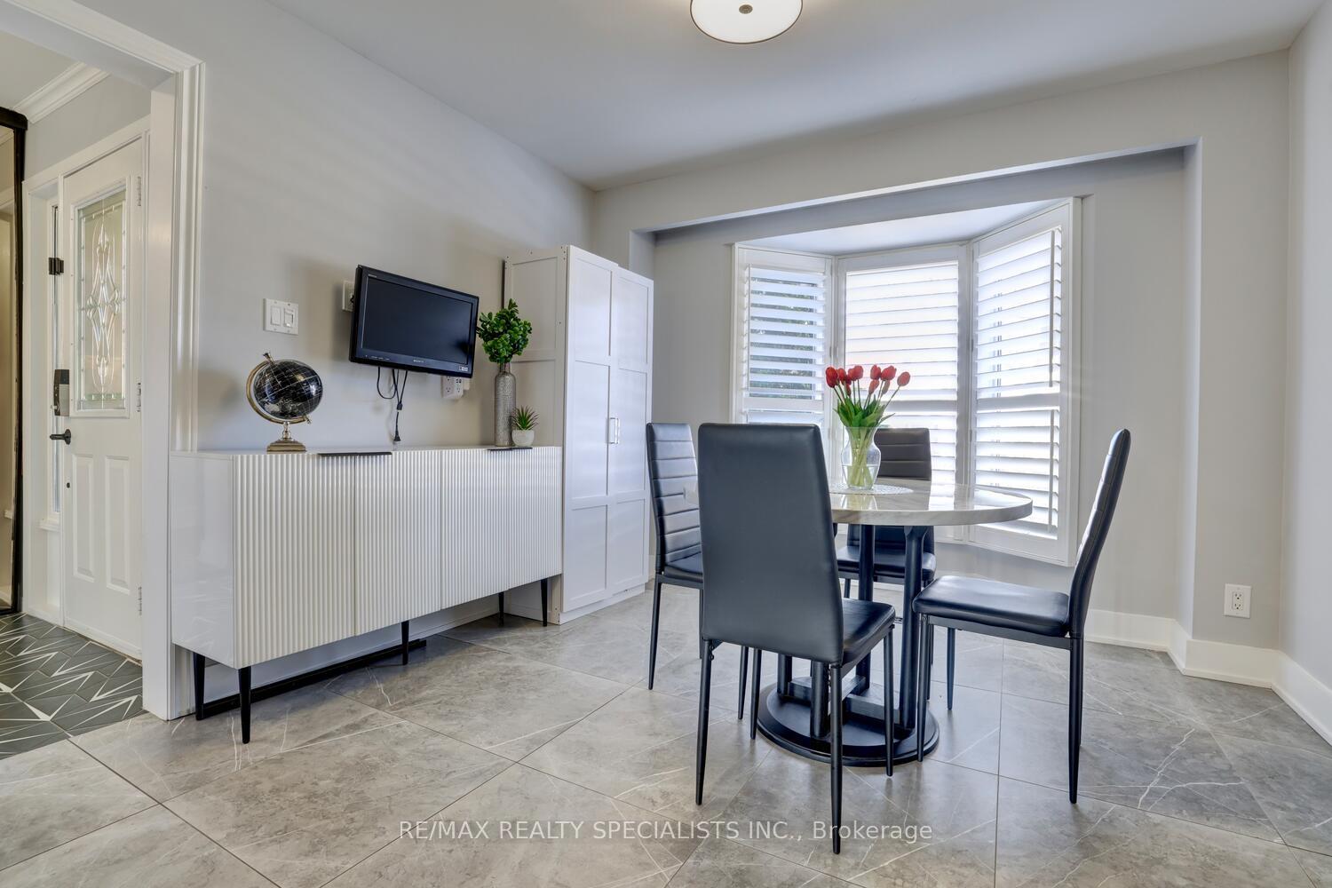 3 Bedrooms Condo at 3265 South Millway, Mississauga For sale