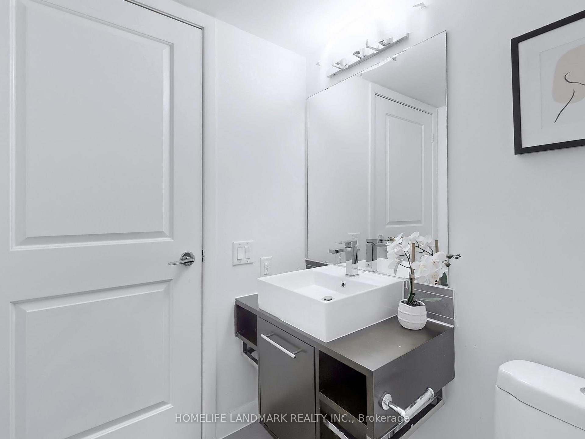 2 Bedrooms Condo at 190 Borough, Toronto For sale